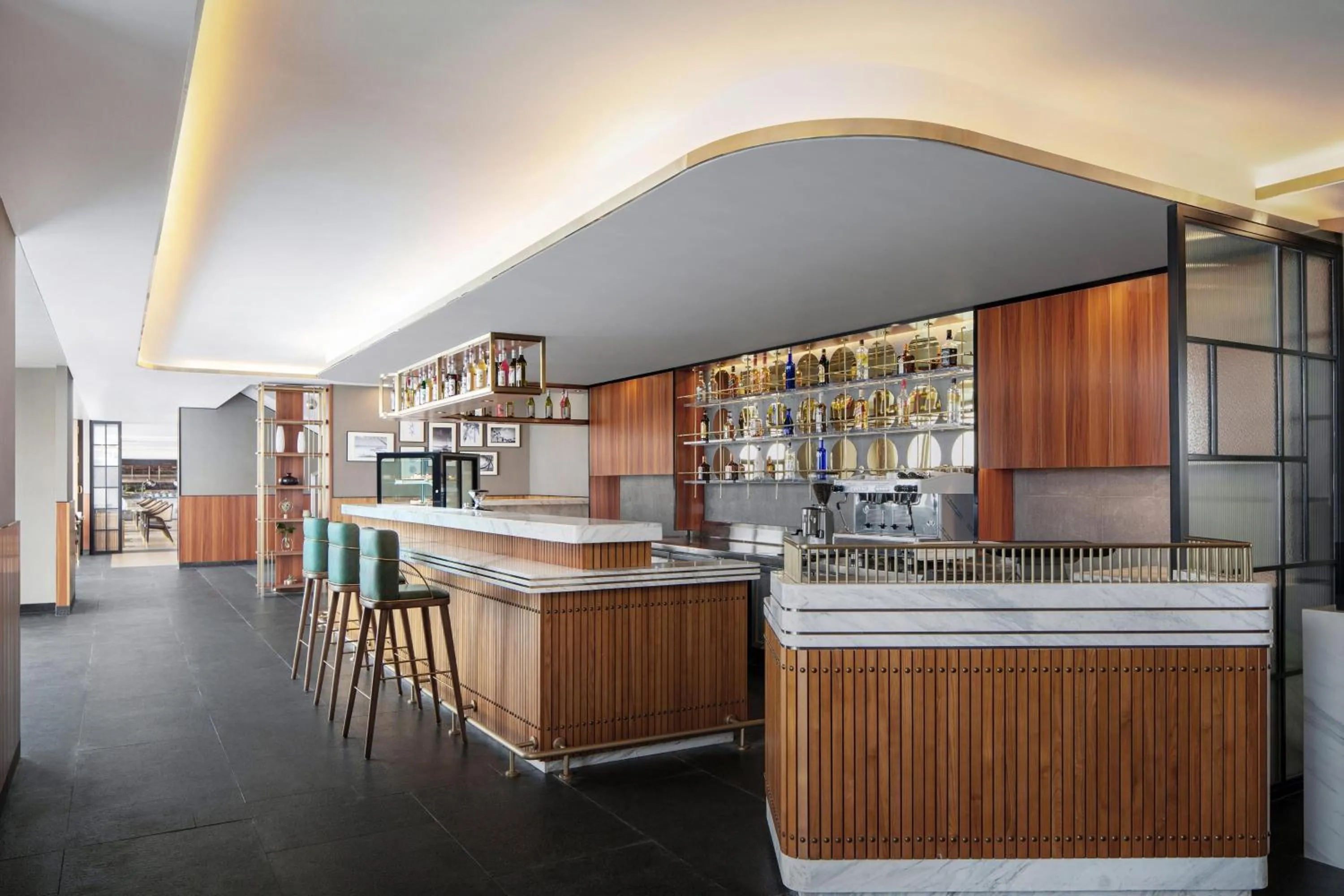 Lounge or bar in Sheraton Maoming Romantic Beach Resort