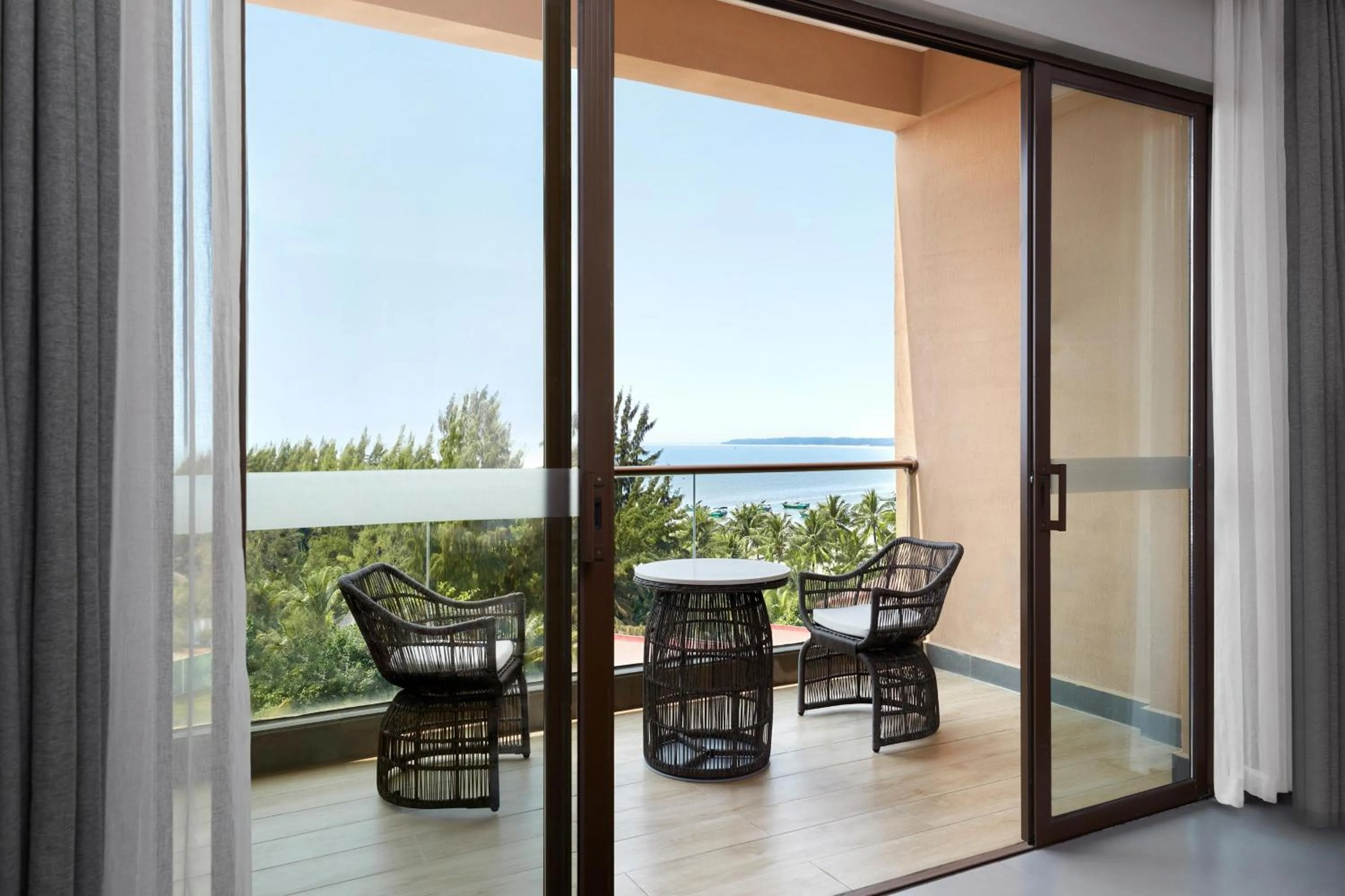 Photo of the whole room in Sheraton Maoming Romantic Beach Resort