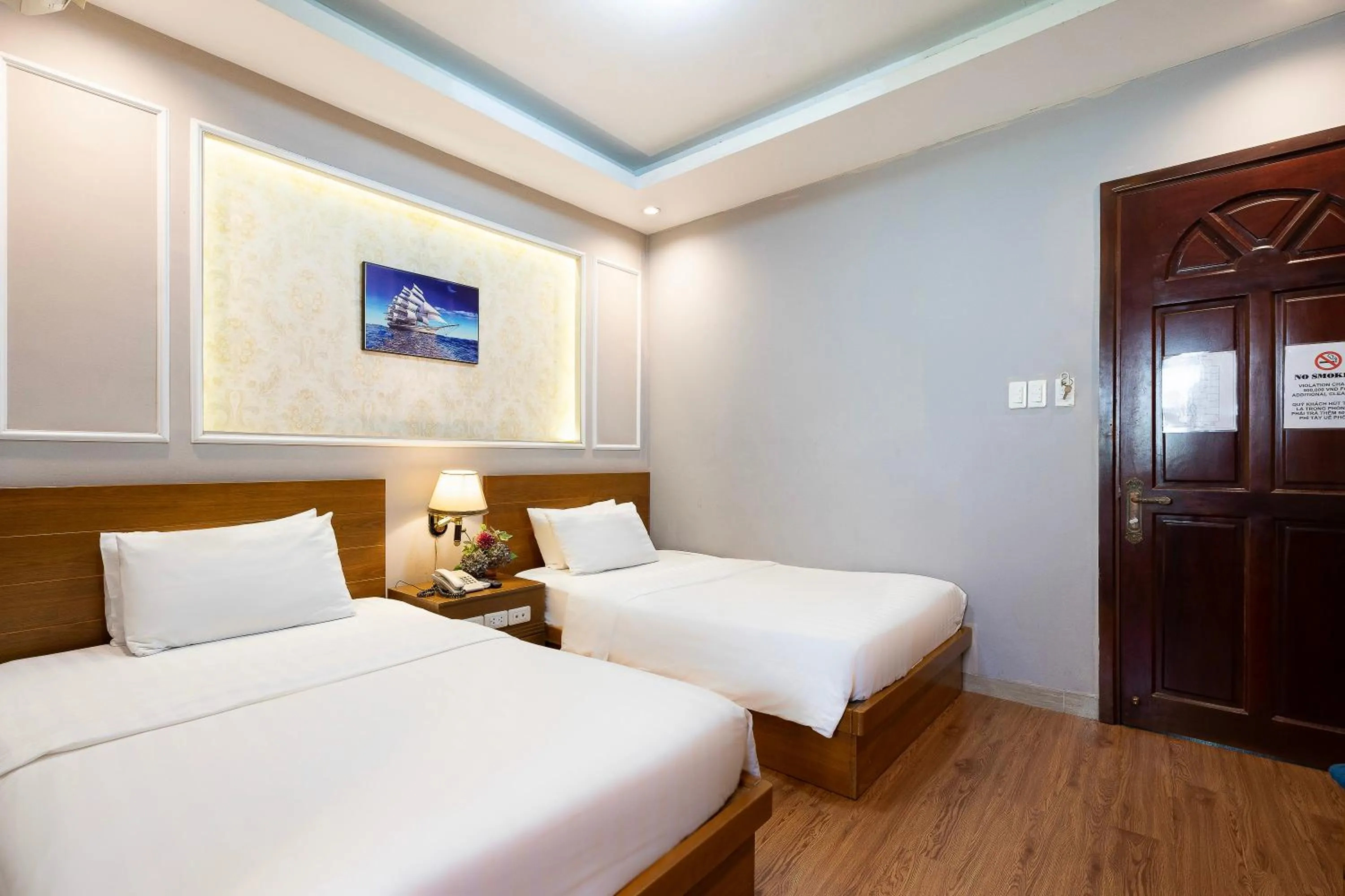Photo of the whole room, Bed in Lucky Star Hotel 266 De Tham