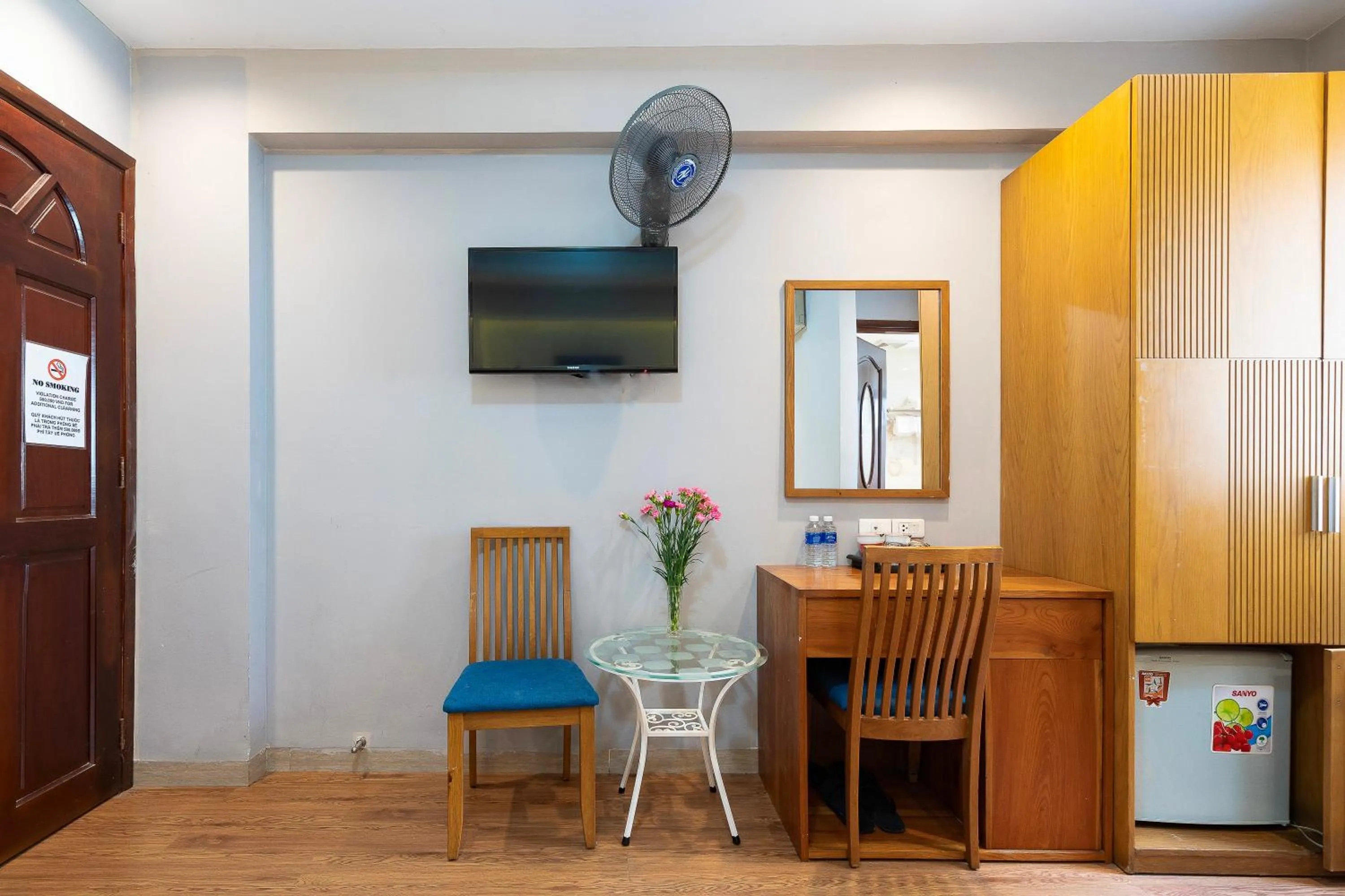 Photo of the whole room in Lucky Star Hotel 266 De Tham