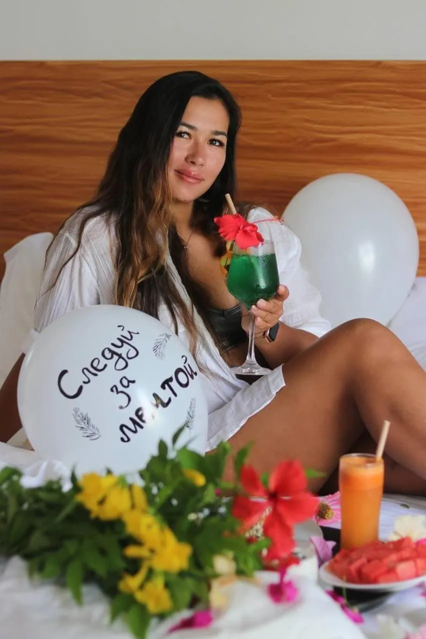 Guests in Dacha Thoddoo