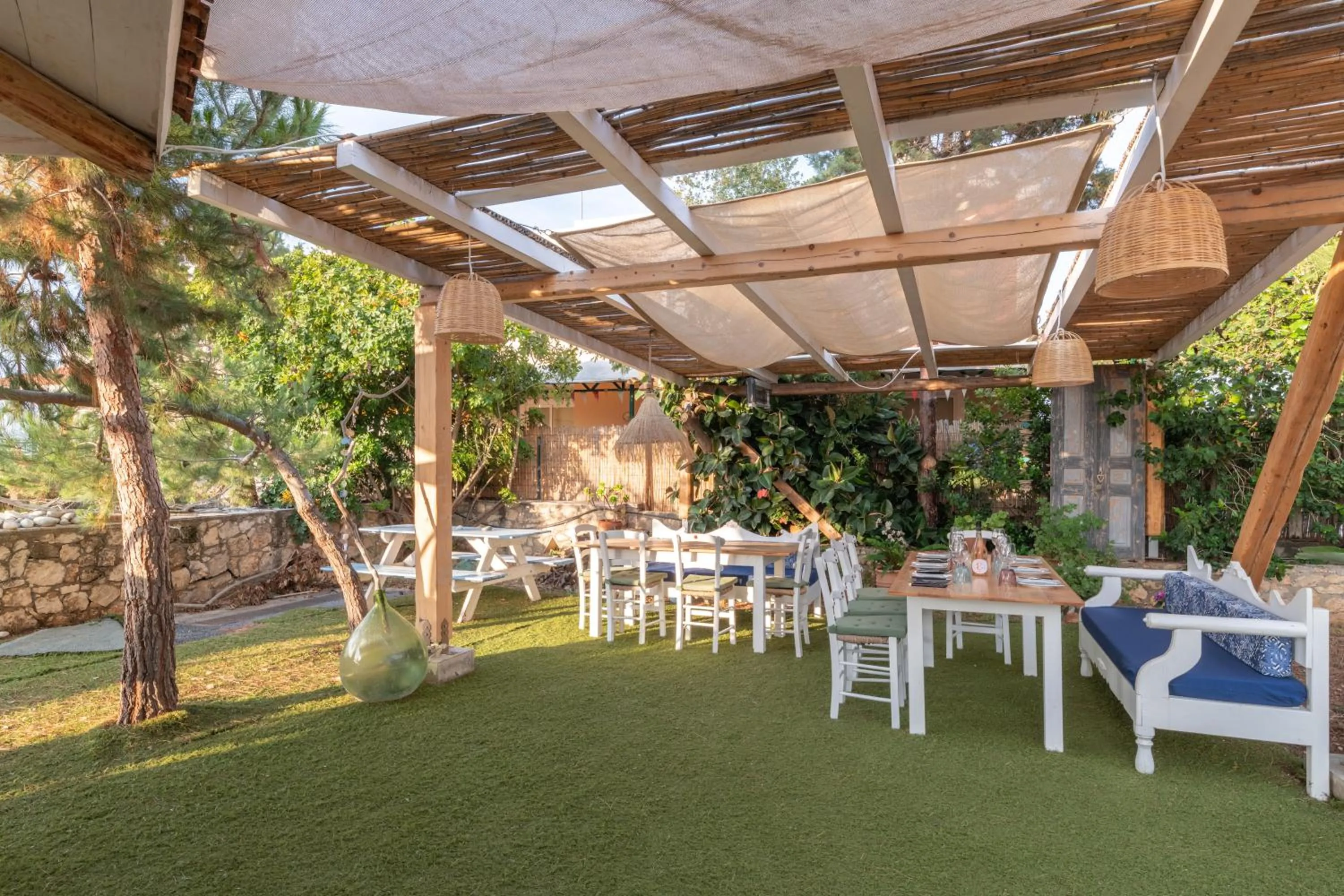 Restaurant/places to eat in Aegean Apartments