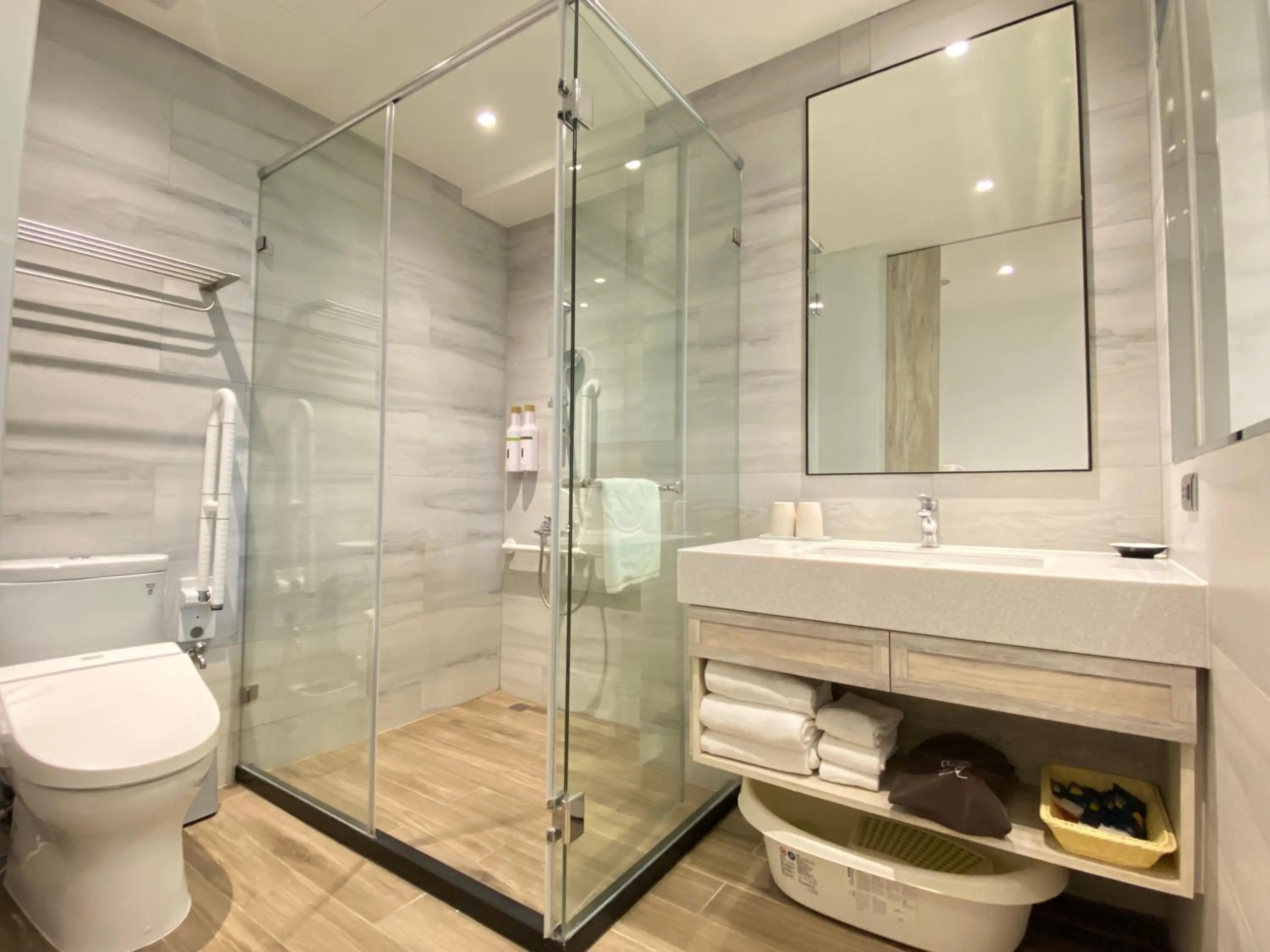 Bathroom in Shineworld 11