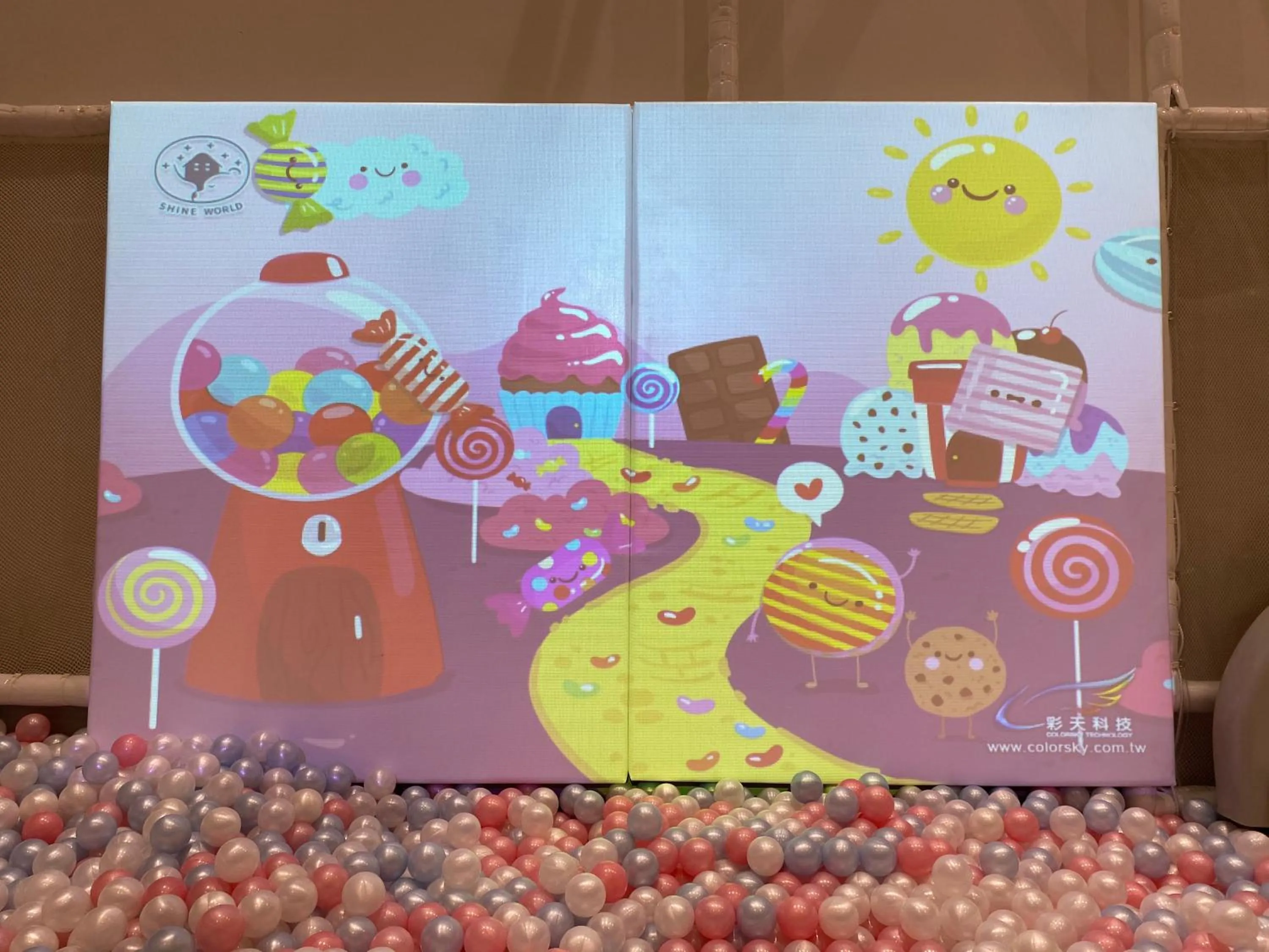 Kids's club in Shineworld 11