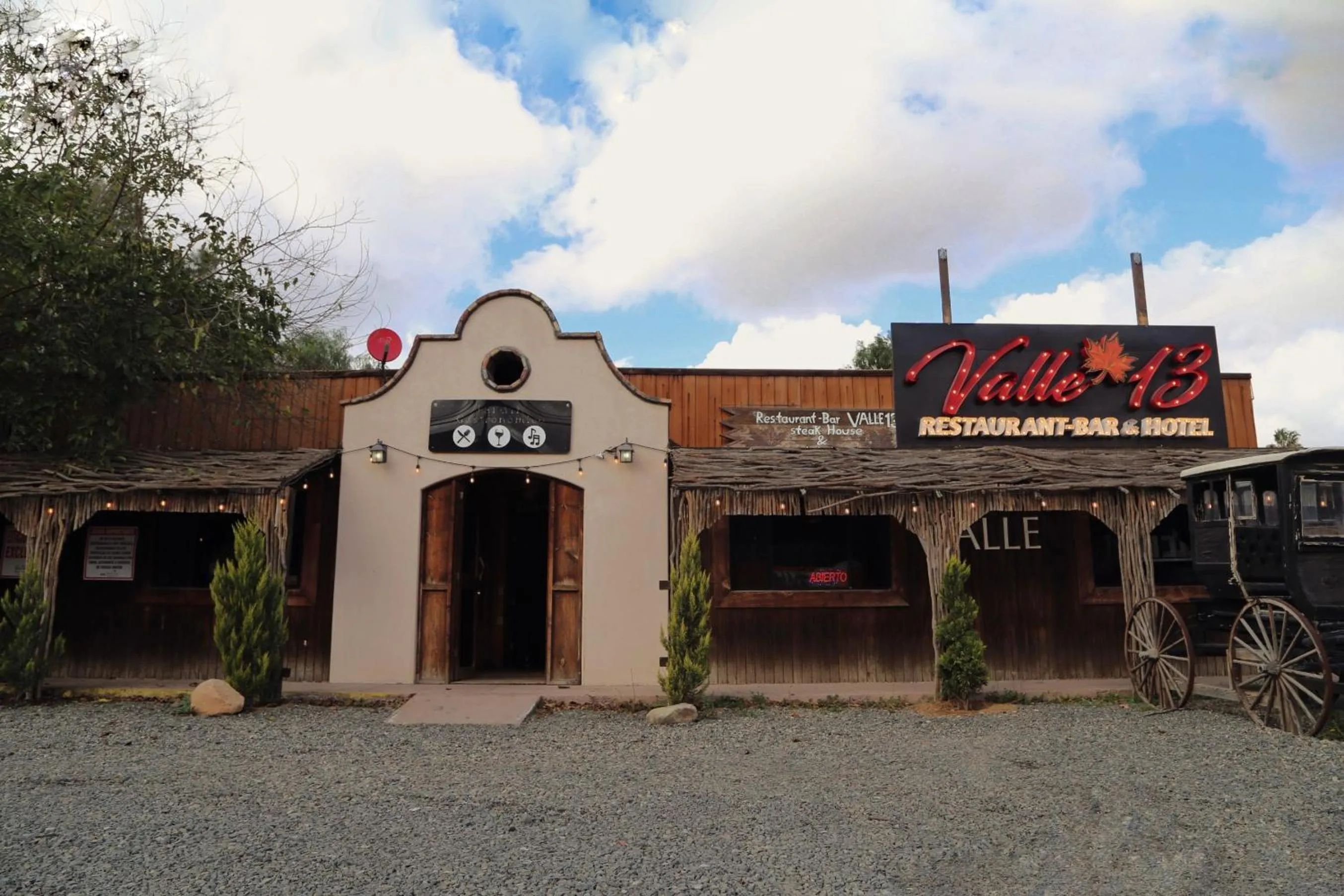 Property building in Hotel Valle 13 Ruta del Vino