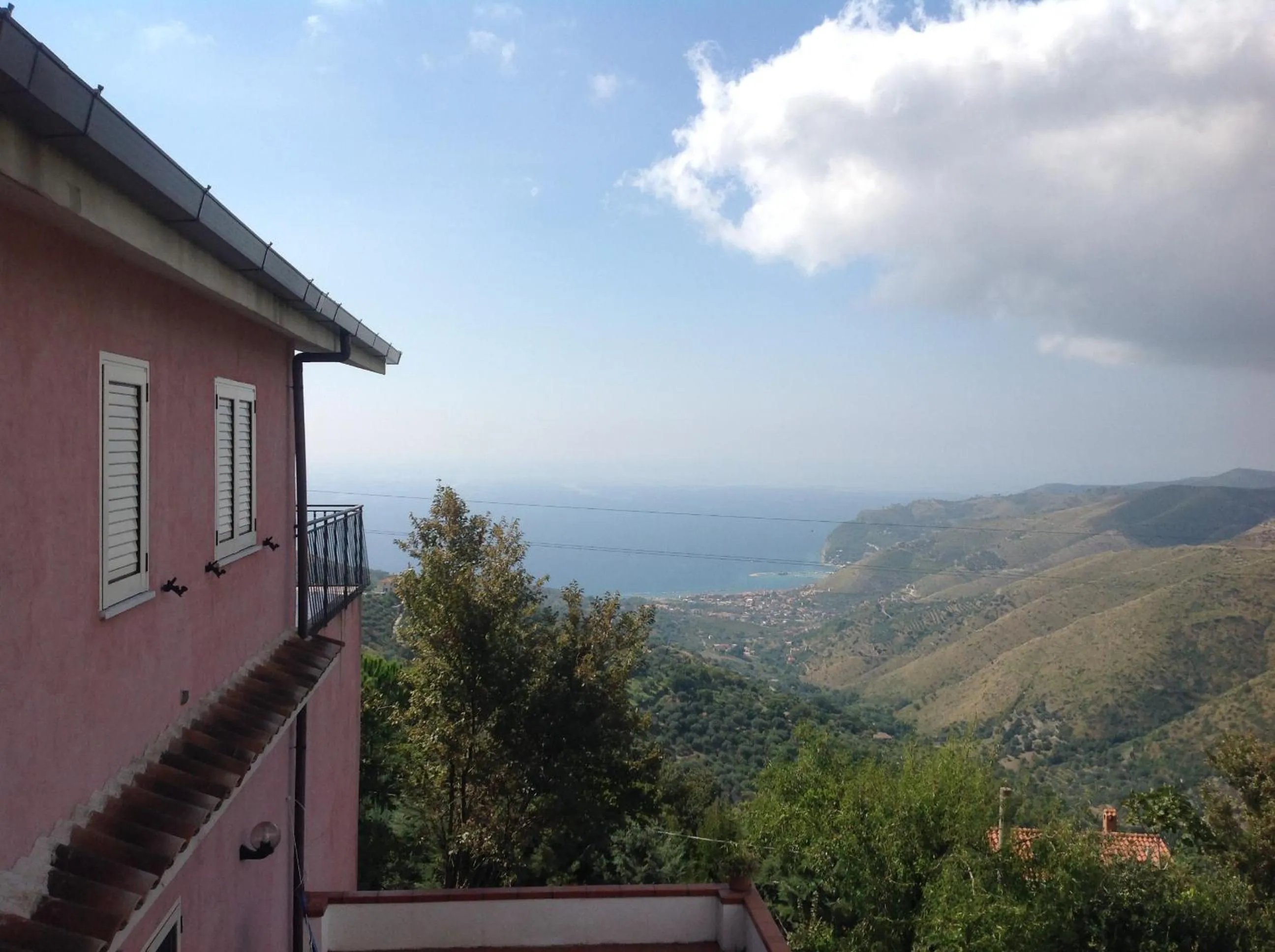 Photo of the whole room in Cilento