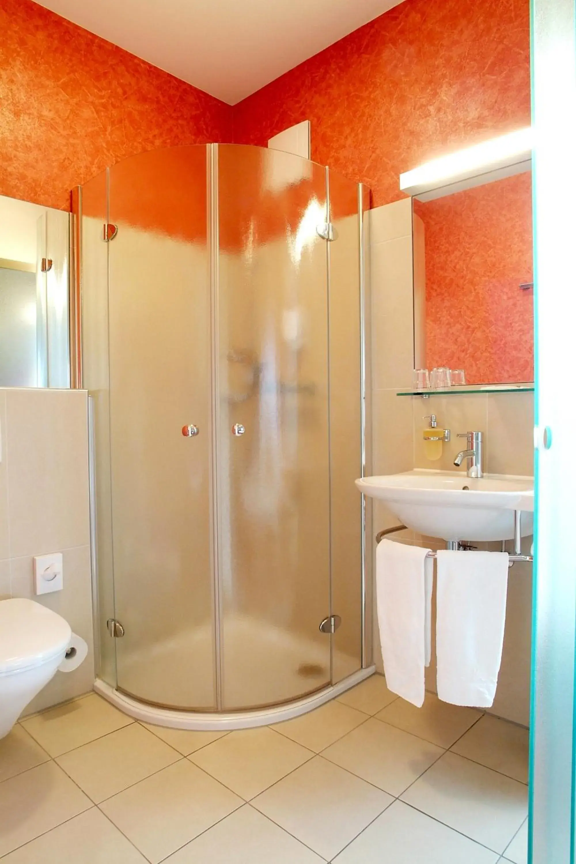 Comfort Double Room with Street View - single occupancy in Hotel Restaurant Mohren Comfort Double Room with Street View - single occupancy in Hotel Restaurant Mohren