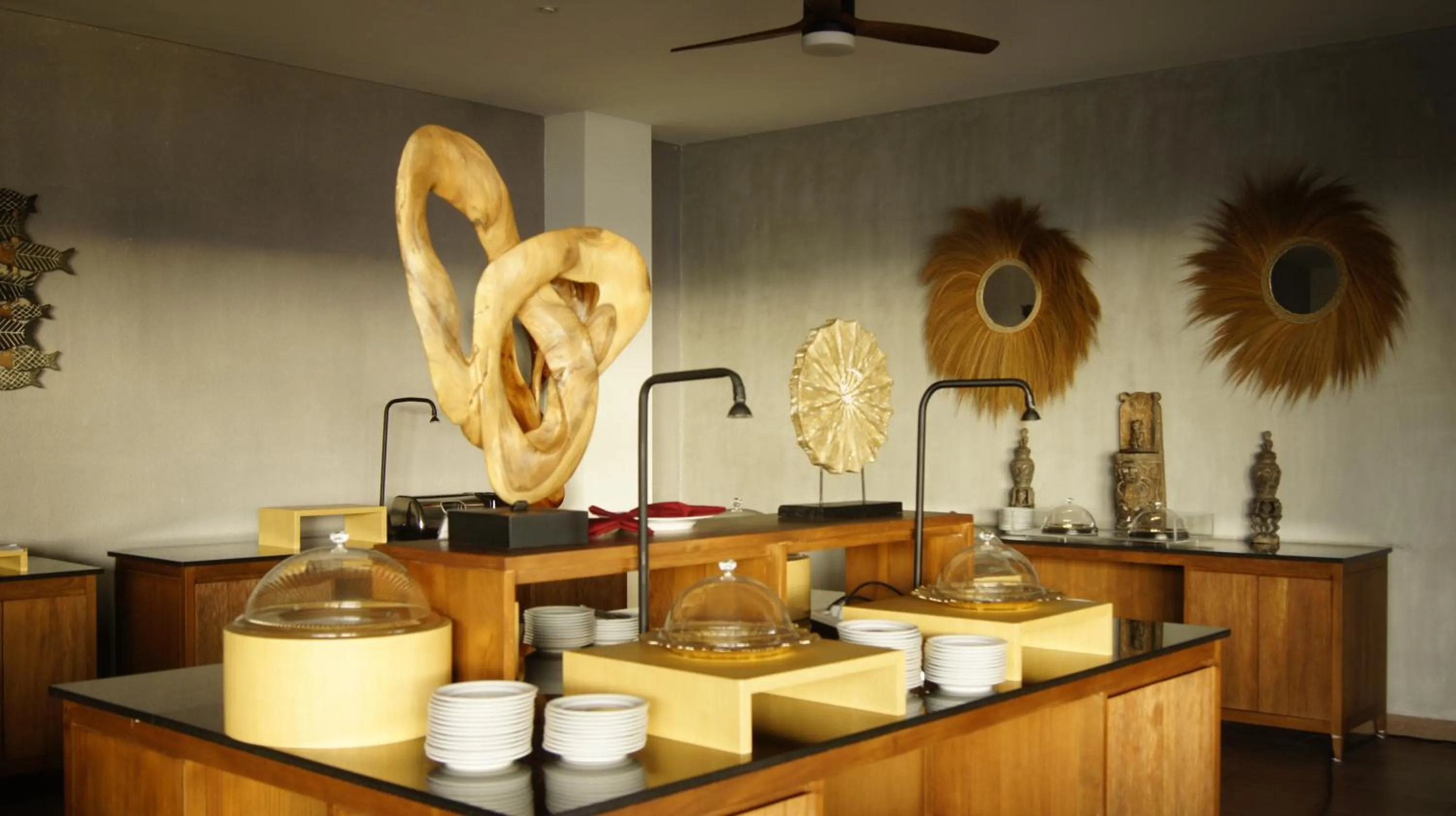 Restaurant/places to eat in Kambaniru Beach Hotel and Resort