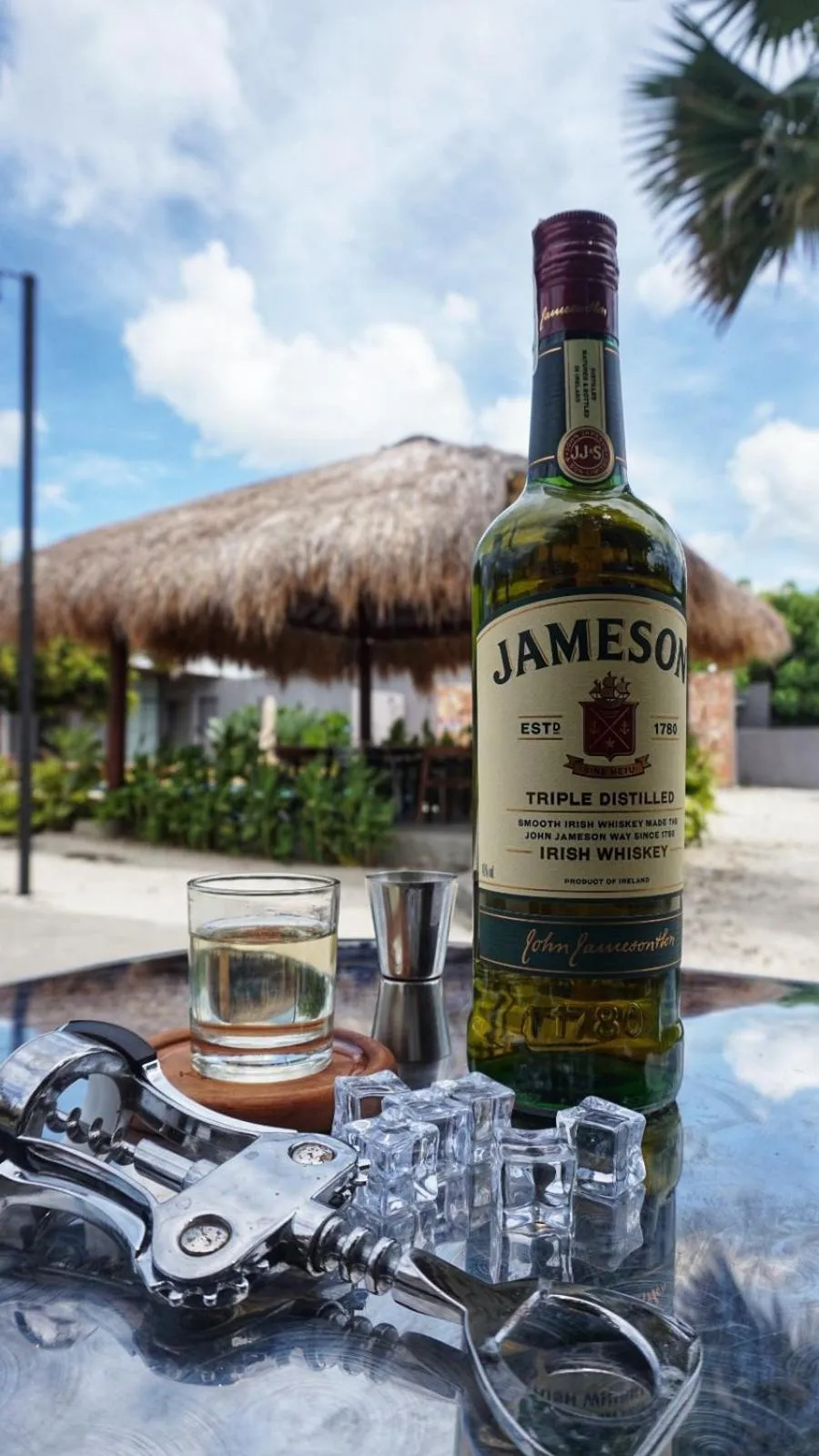 Lounge or bar in Kambaniru Beach Hotel and Resort