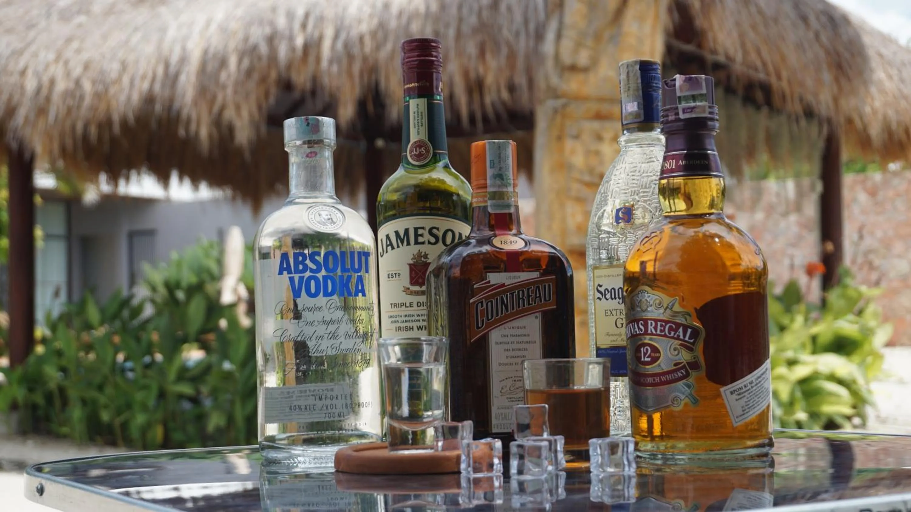 Lounge or bar in Kambaniru Beach Hotel and Resort