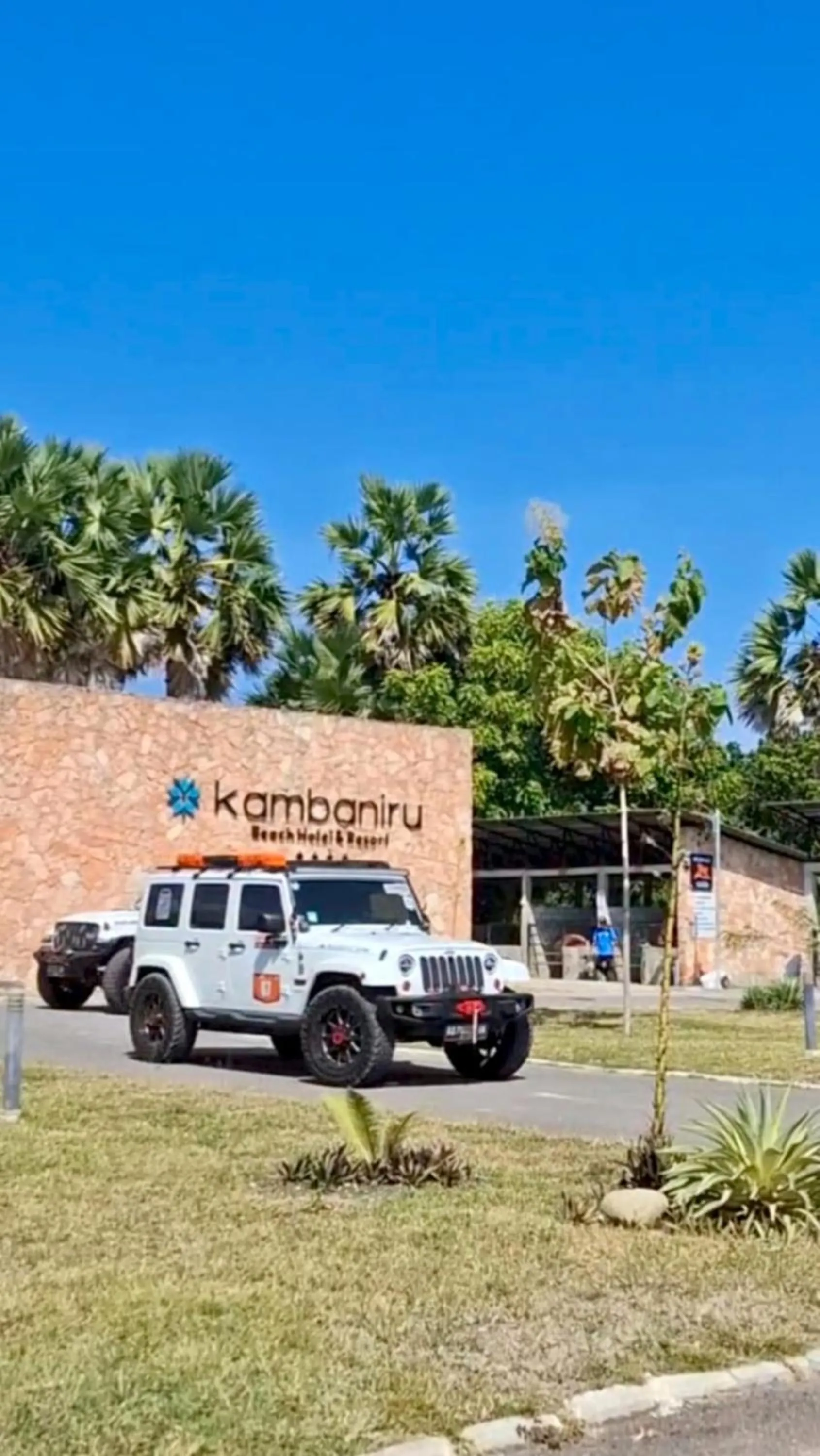 Parking in Kambaniru Beach Hotel and Resort