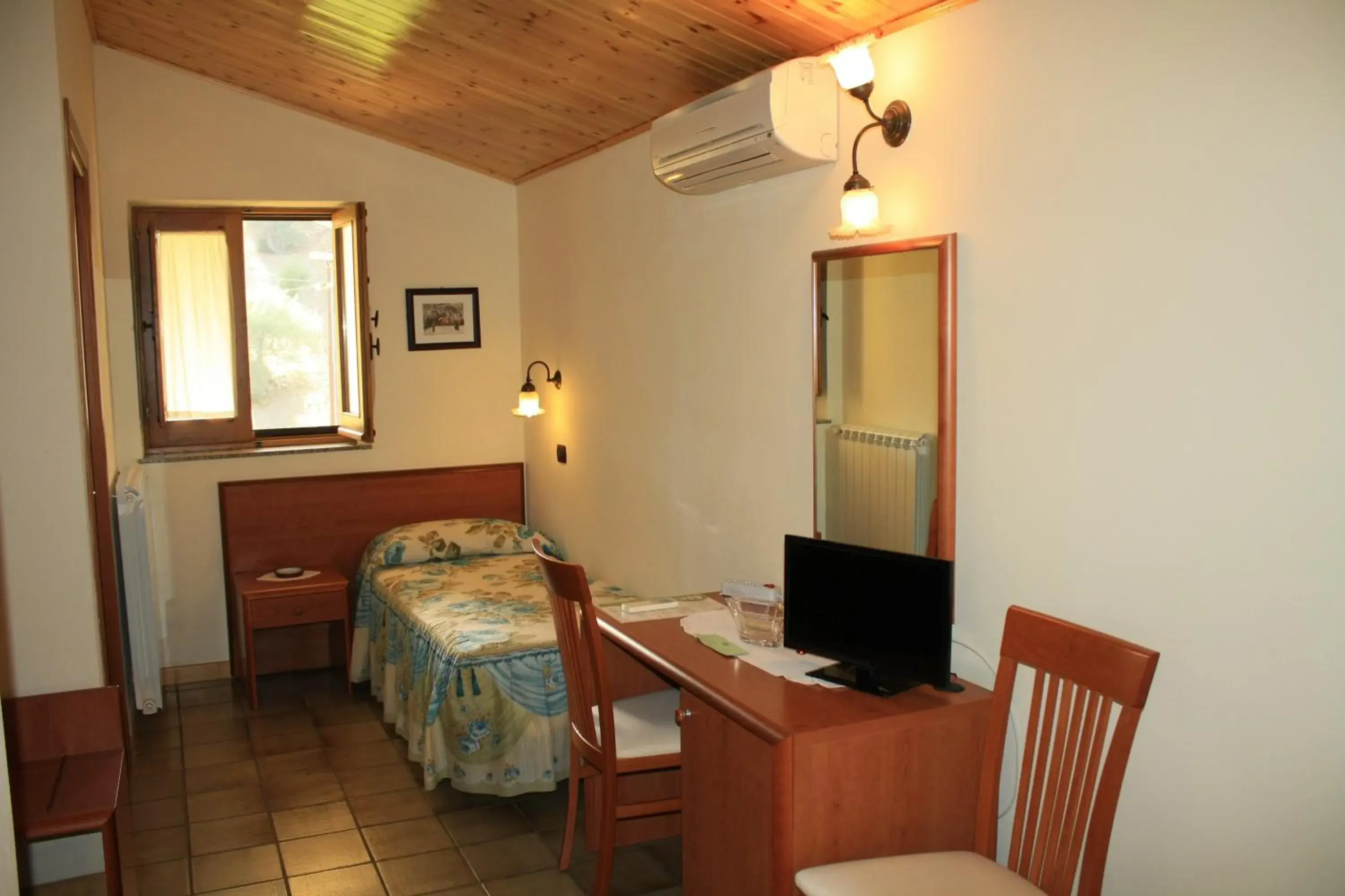 Deluxe Double or Twin Room in B&B Villa Calagioli Deluxe Double or Twin Room in B&B Villa Calagioli