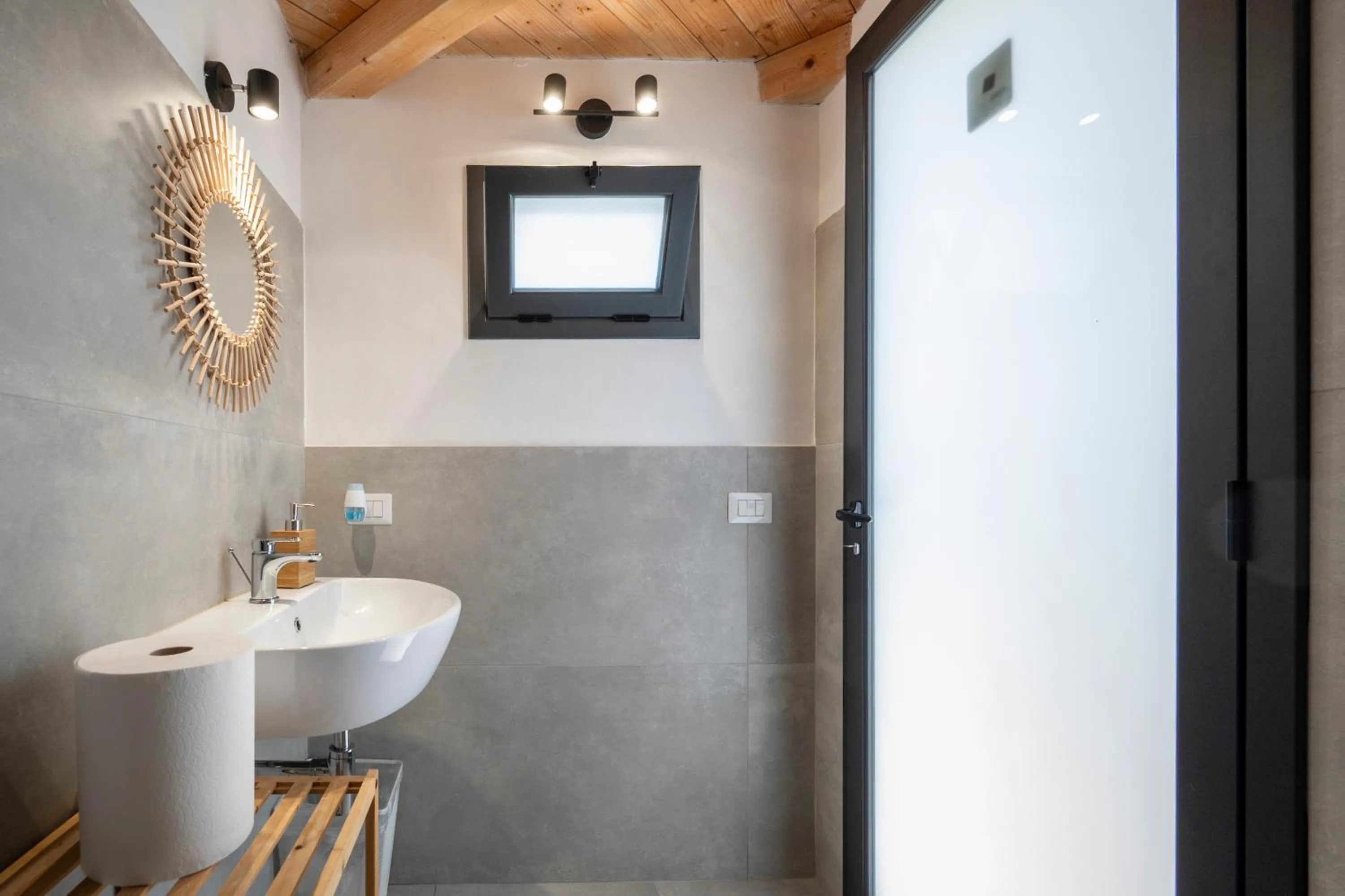 Shower in Villa Dolmen Beach