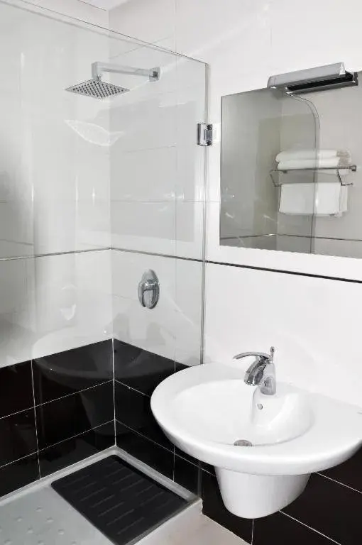 Three-Bedroom Apartment with Garden View in Mnar Castle Three-Bedroom Apartment with Garden View in Mnar Castle