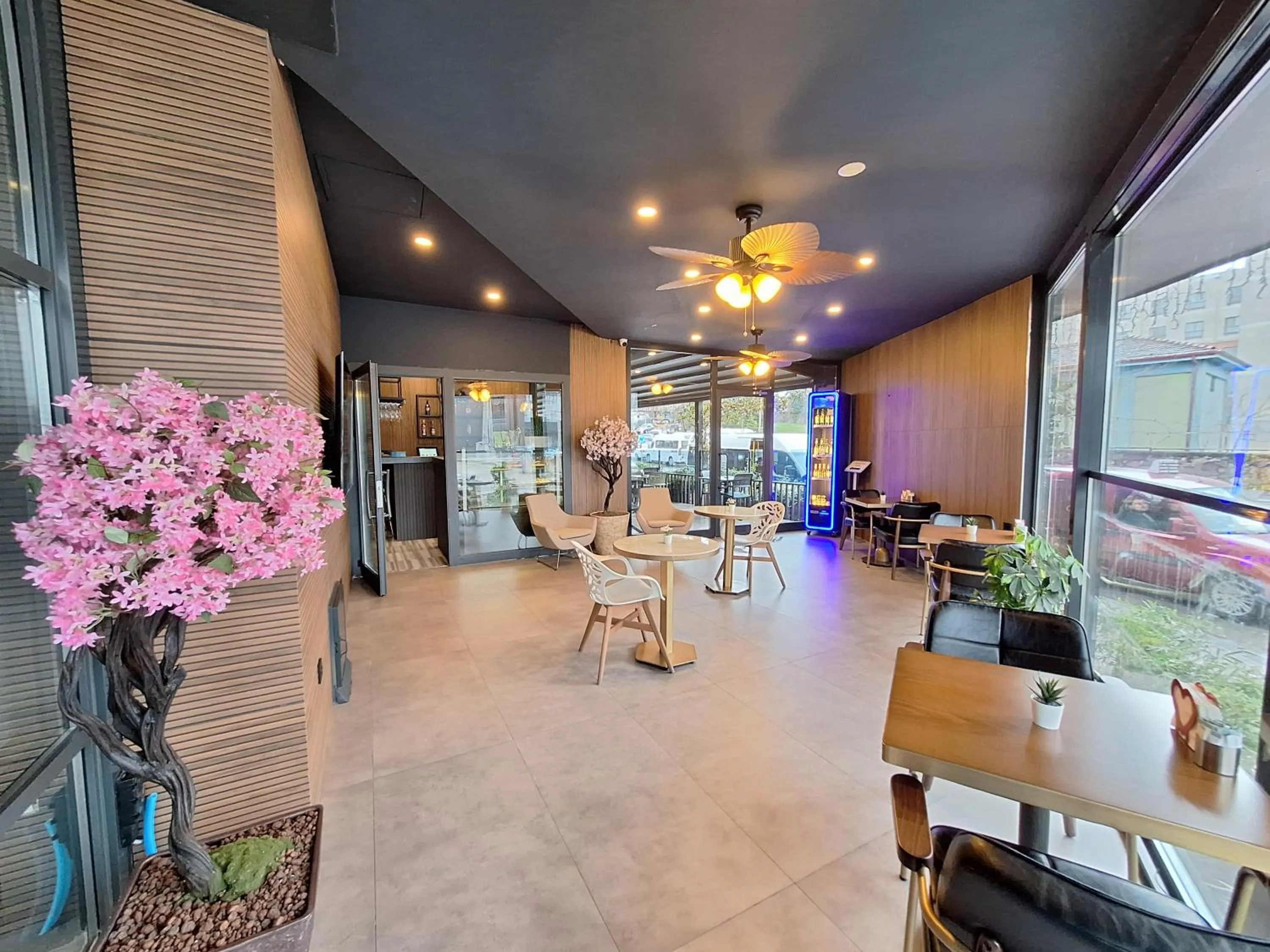 Restaurant/places to eat in N'Ala Otel