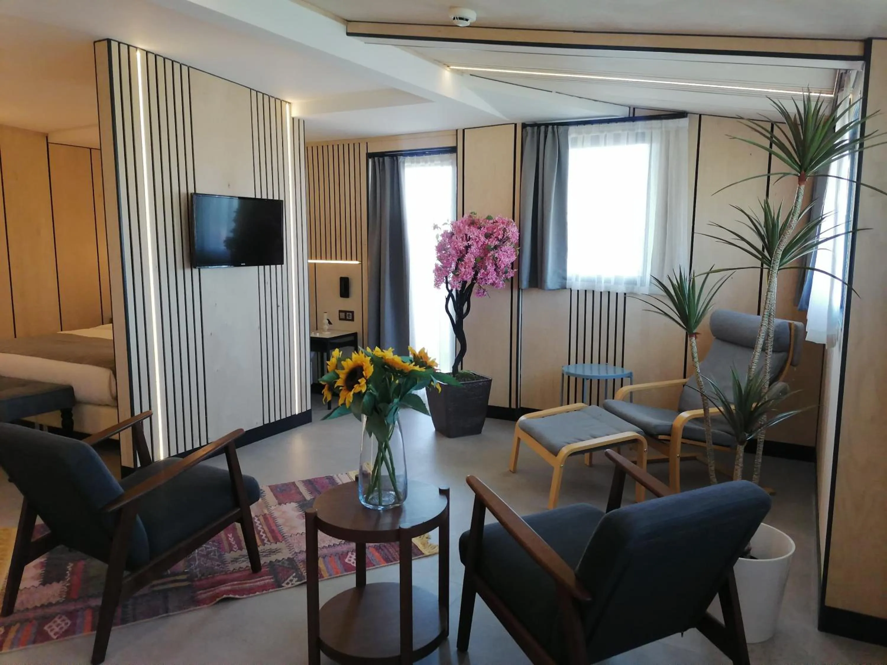 Communal lounge/ TV room in N'Ala Otel