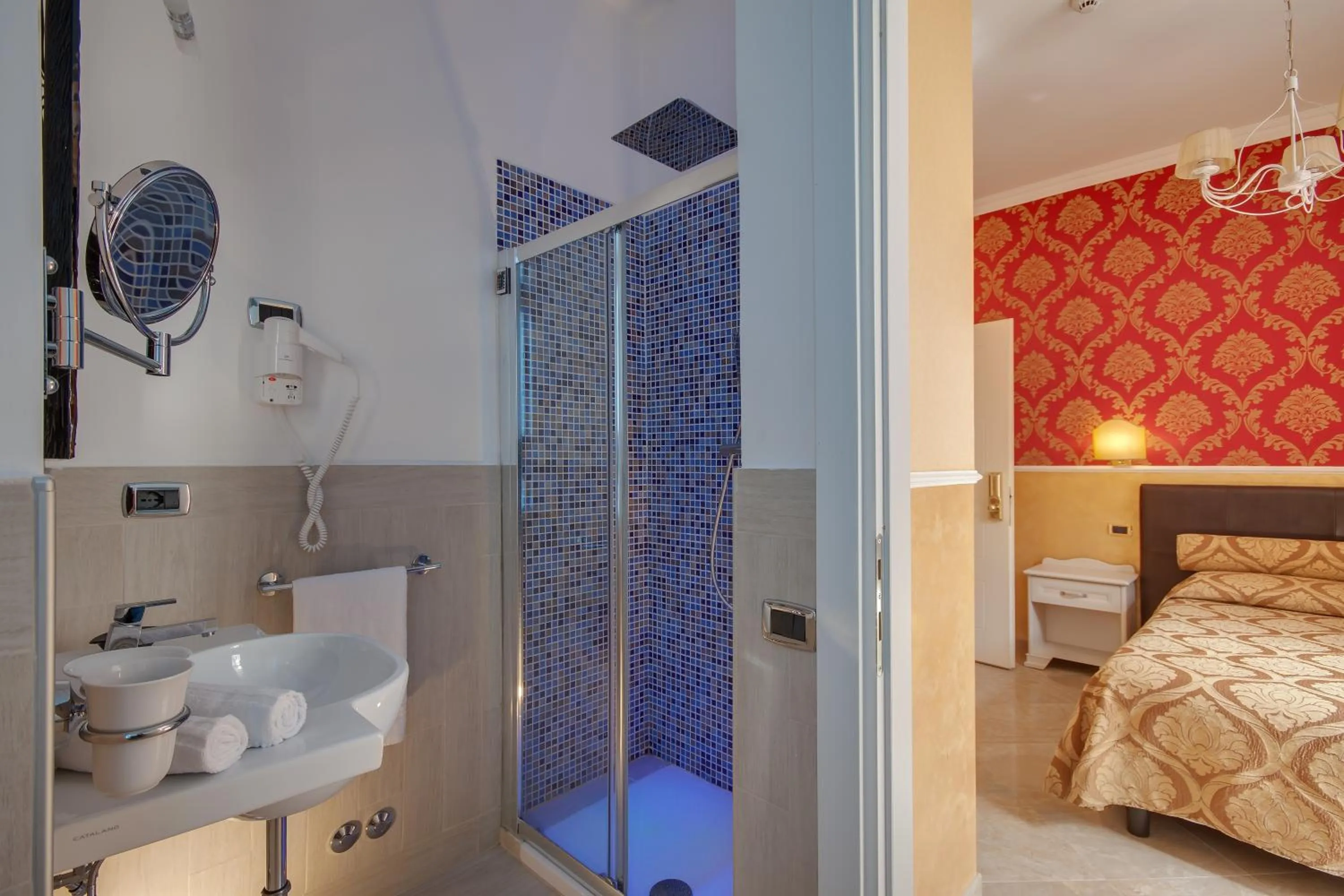 Bathroom, Bed in Quality in Rome