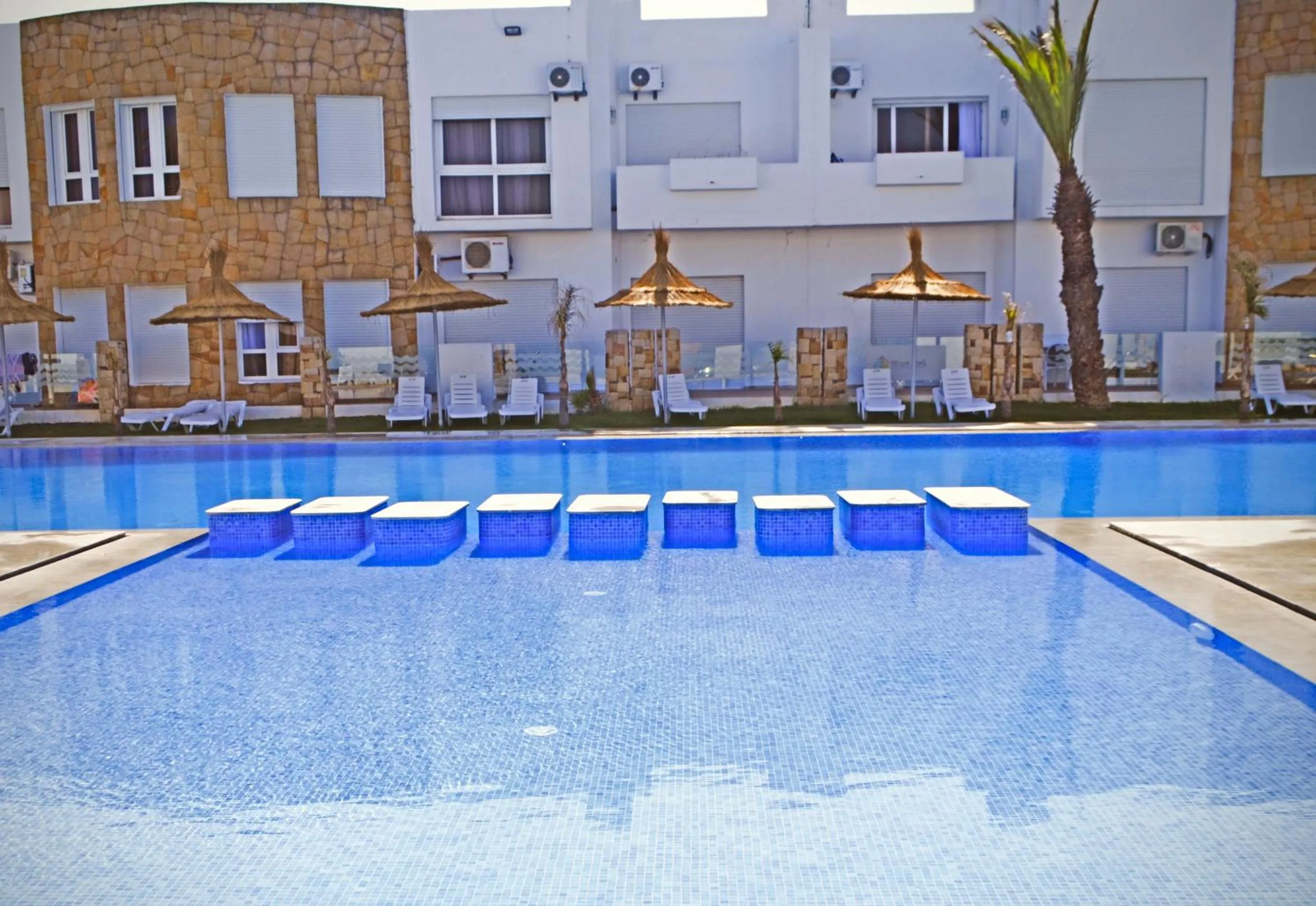 Restaurant/places to eat in Mnar Park aqua park