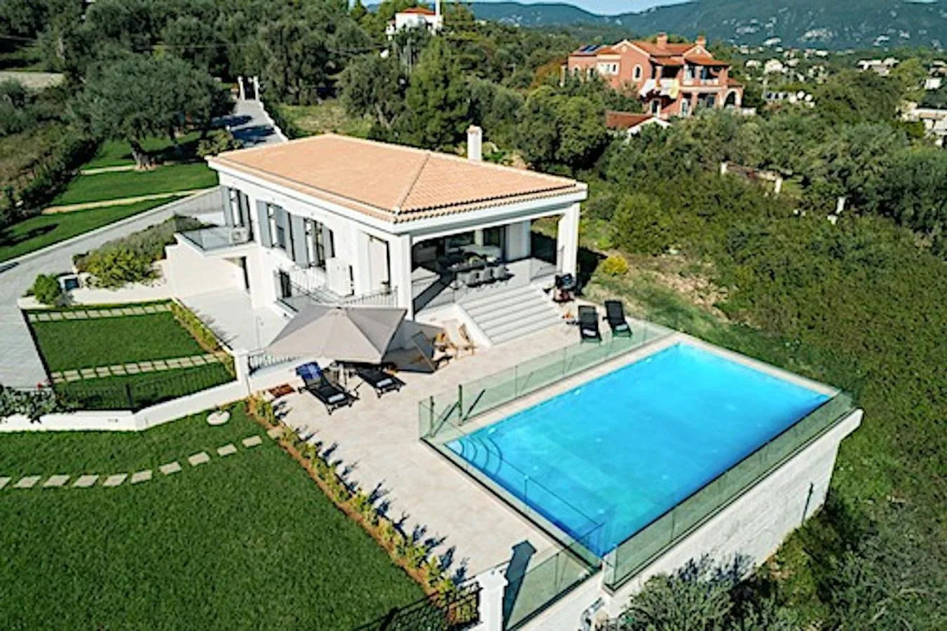Property building in Villa Giem