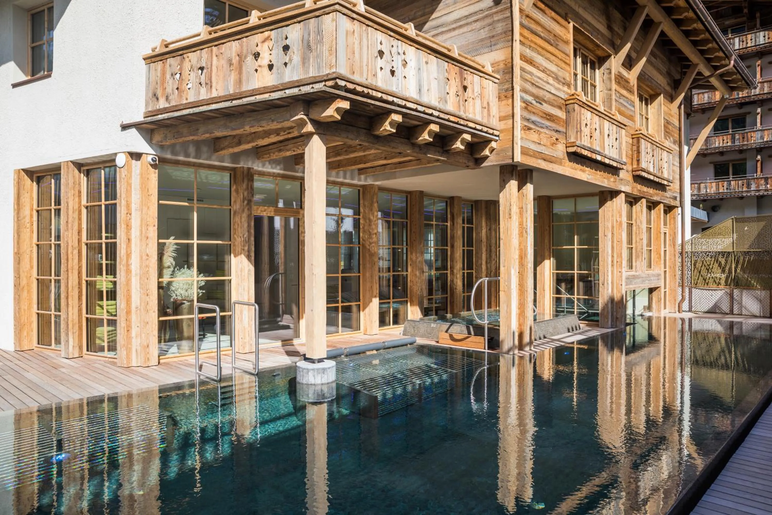 Swimming pool in Raffl's Tyrol Hotel