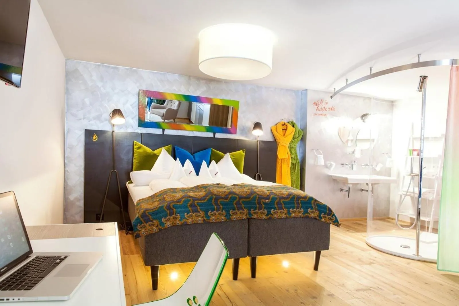 Bathroom, Bed in Raffl's Tyrol Hotel