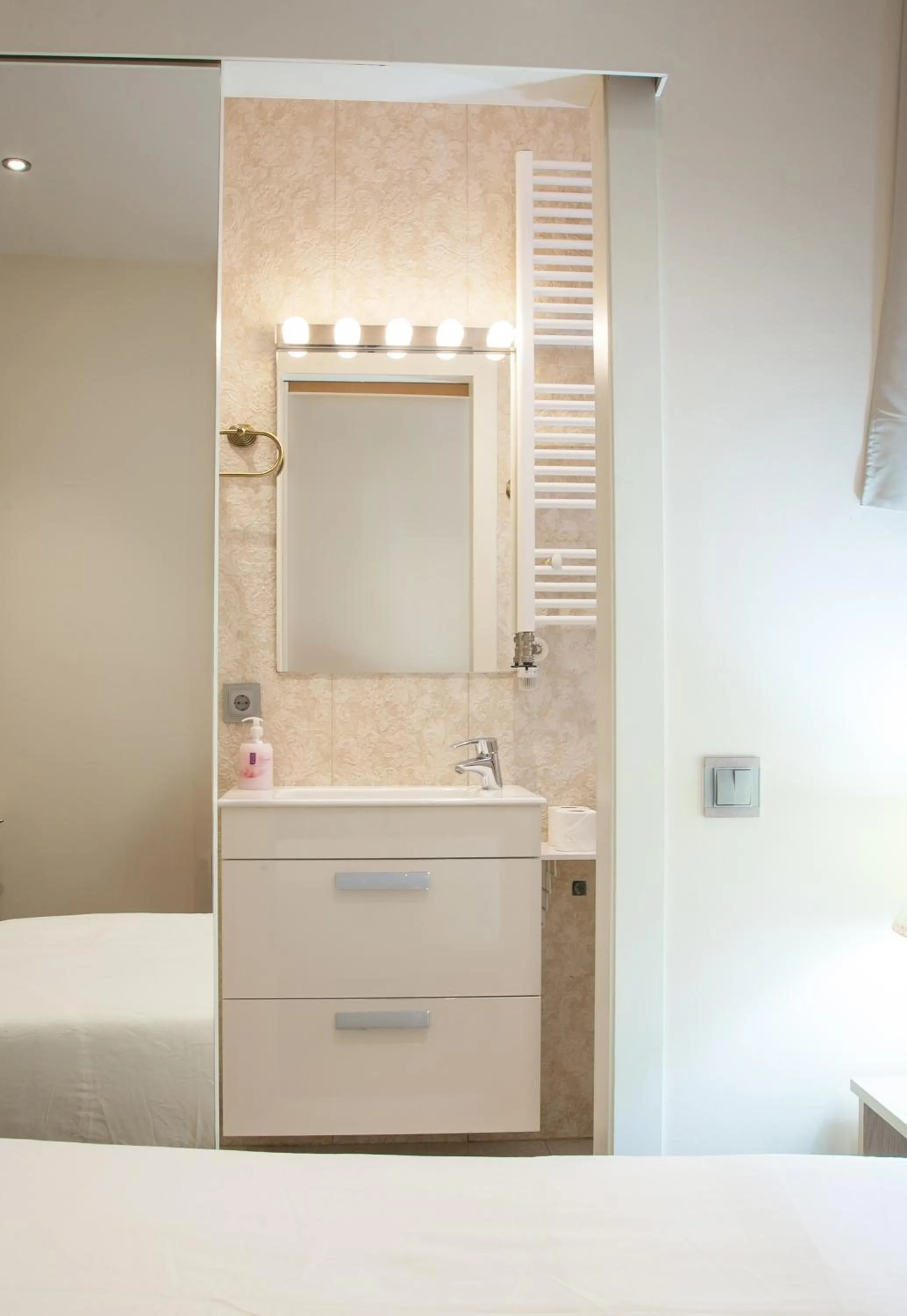 Bathroom in Hostal Excellence