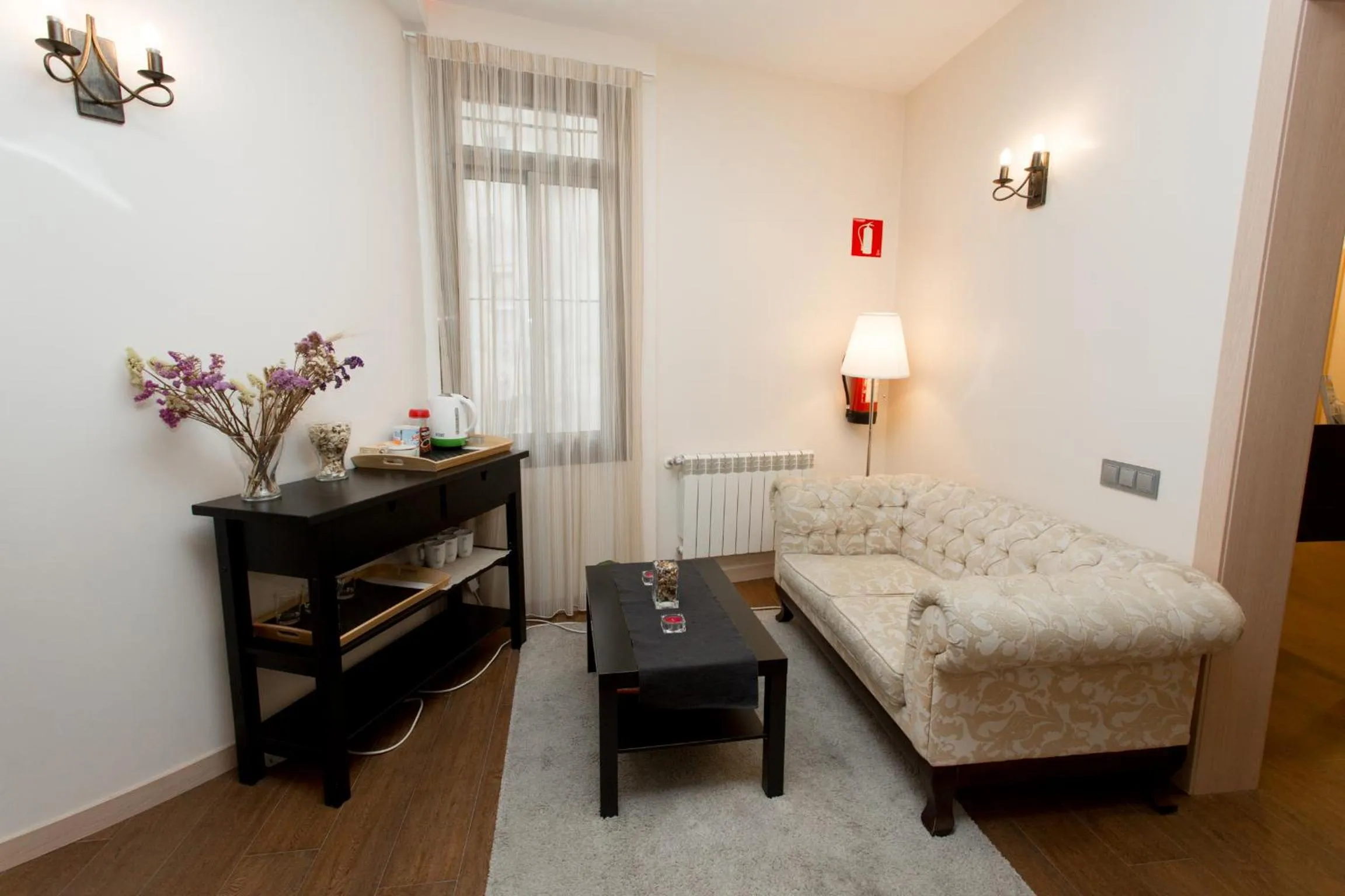 Seating area in Hostal Excellence