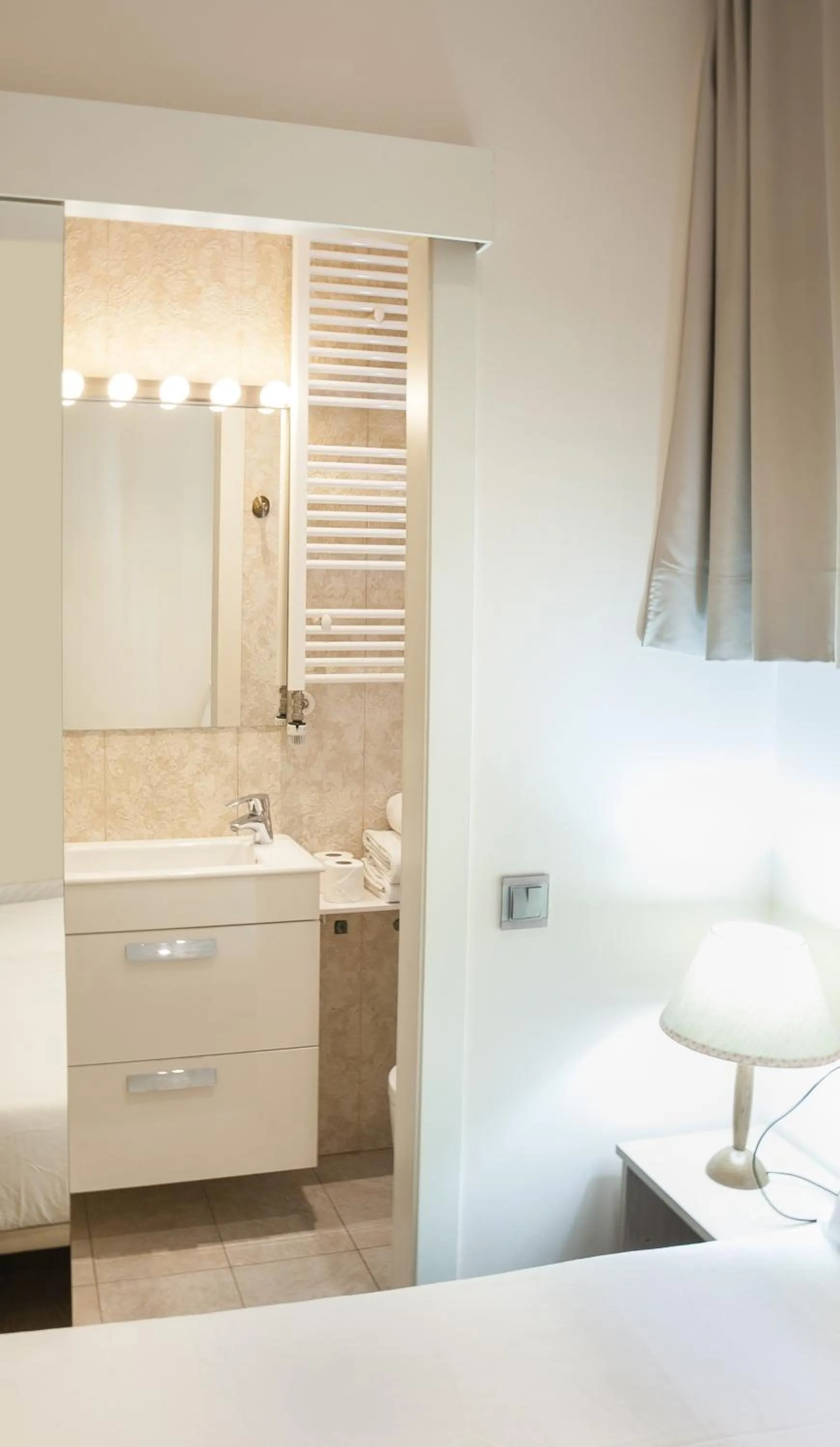 Bathroom, Bed in Hostal Excellence