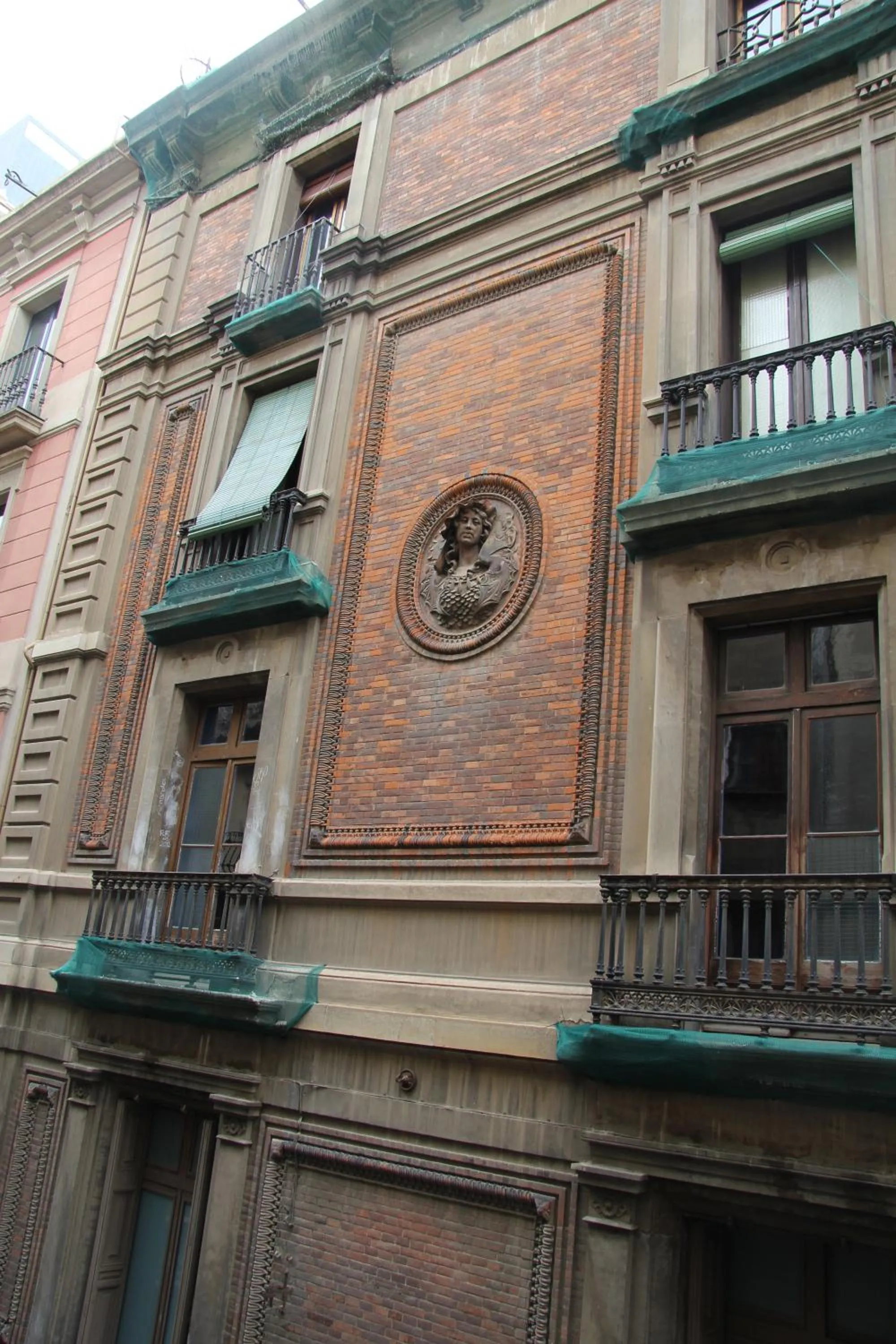 Property building in Hostal Excellence