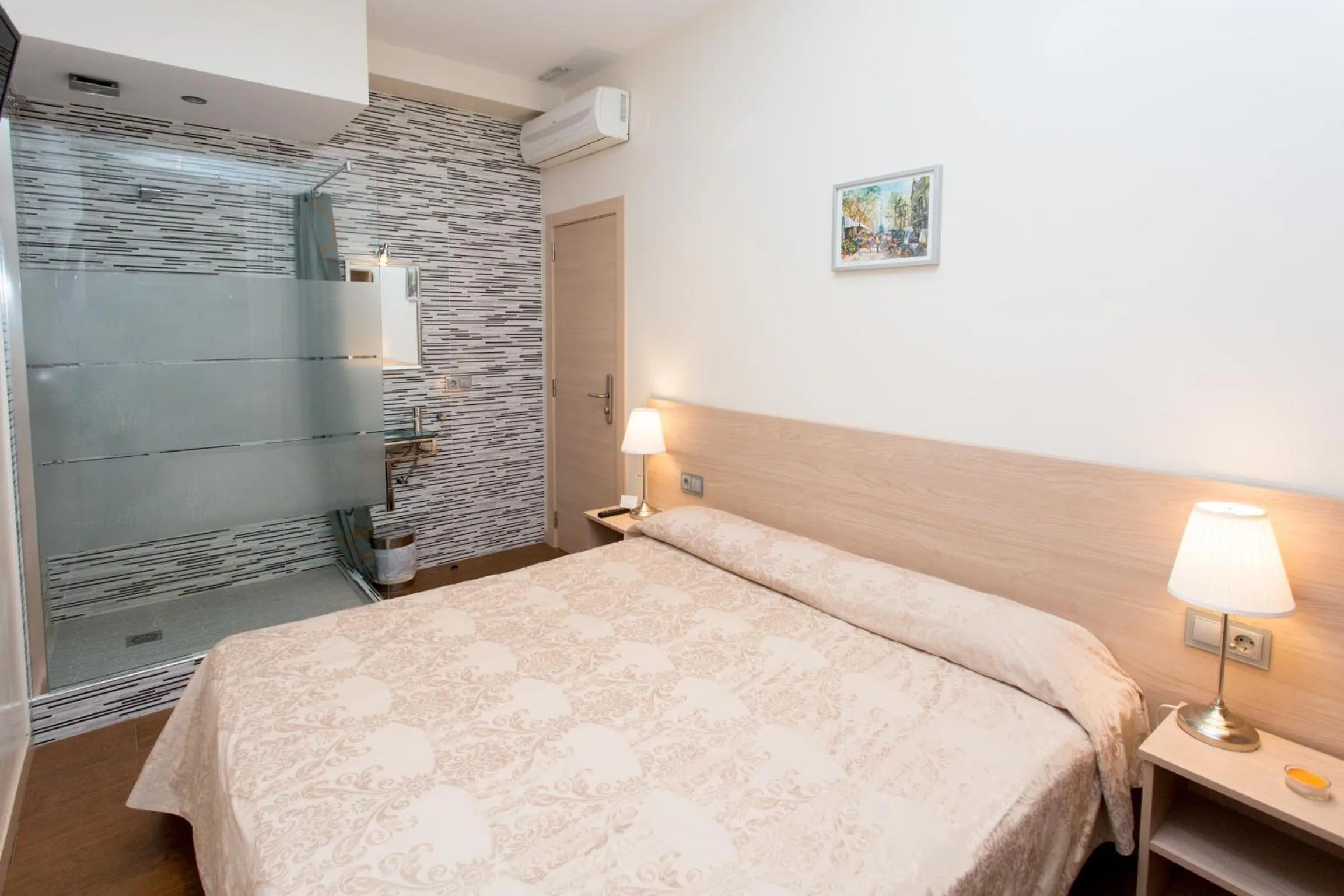 Photo of the whole room, Bed in Hostal Excellence