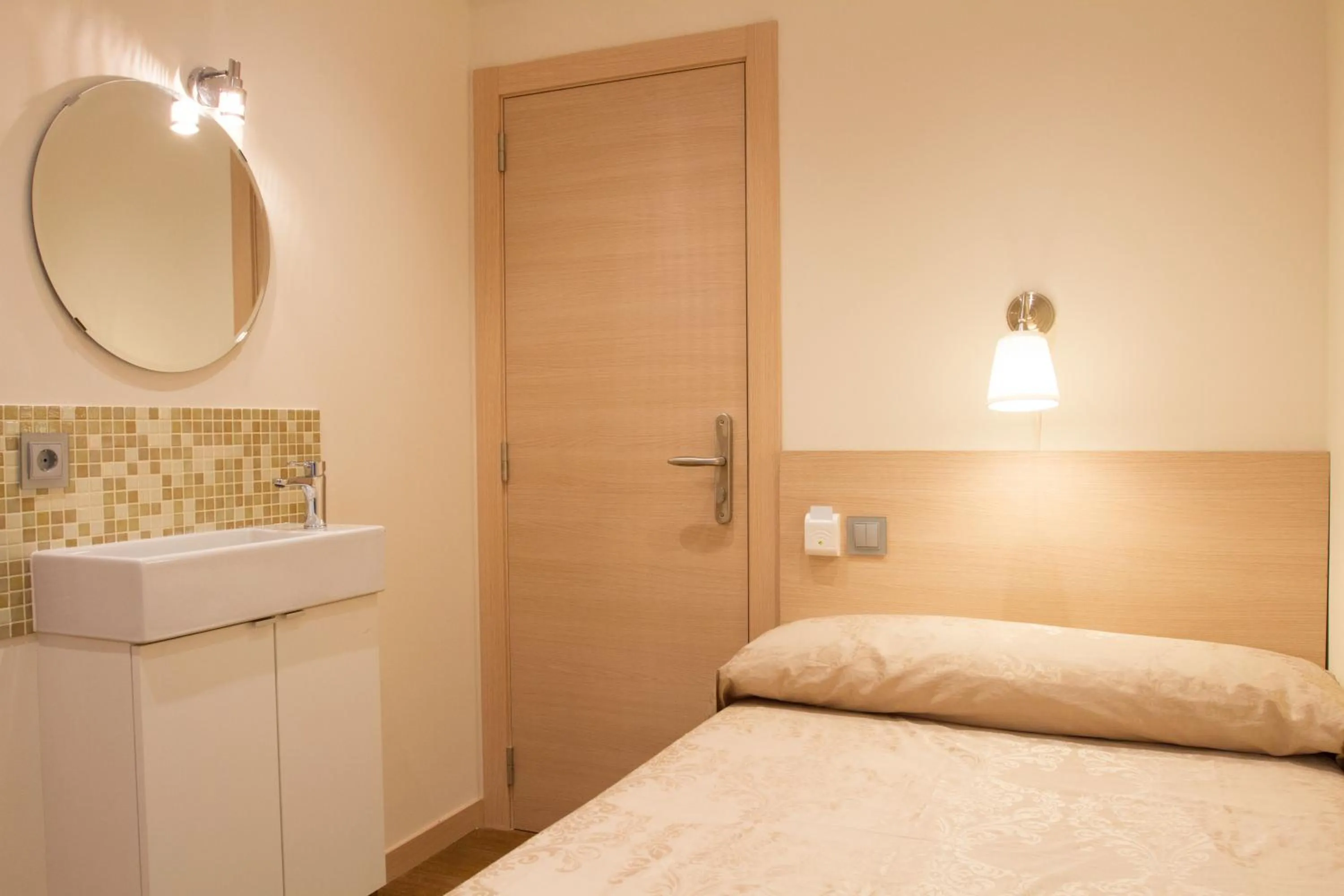 Bed in Hostal Excellence