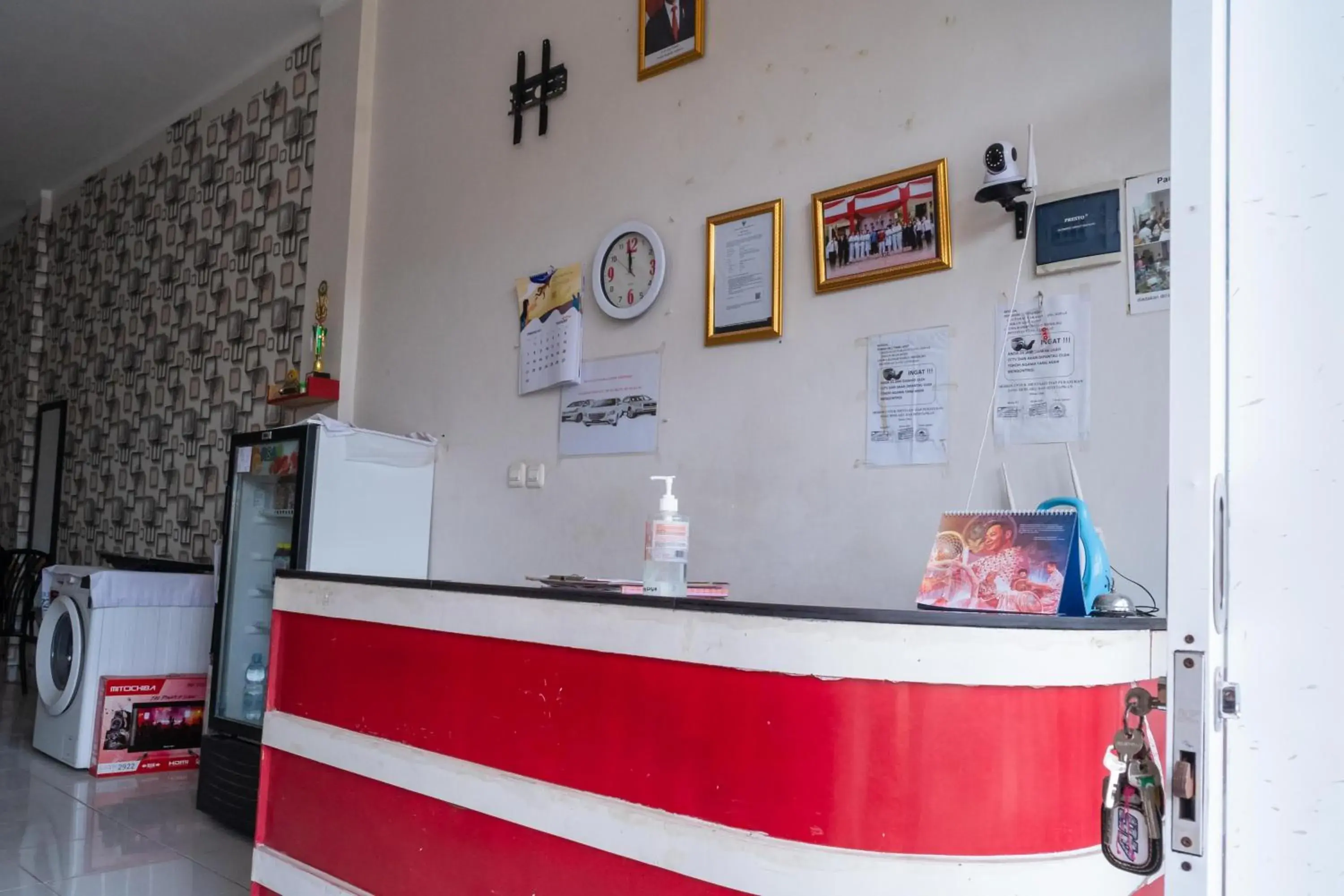 Property building in 77 Guest House Serpong Mitra RedDoorz Property building in 77 Guest House Serpong Mitra RedDoorz