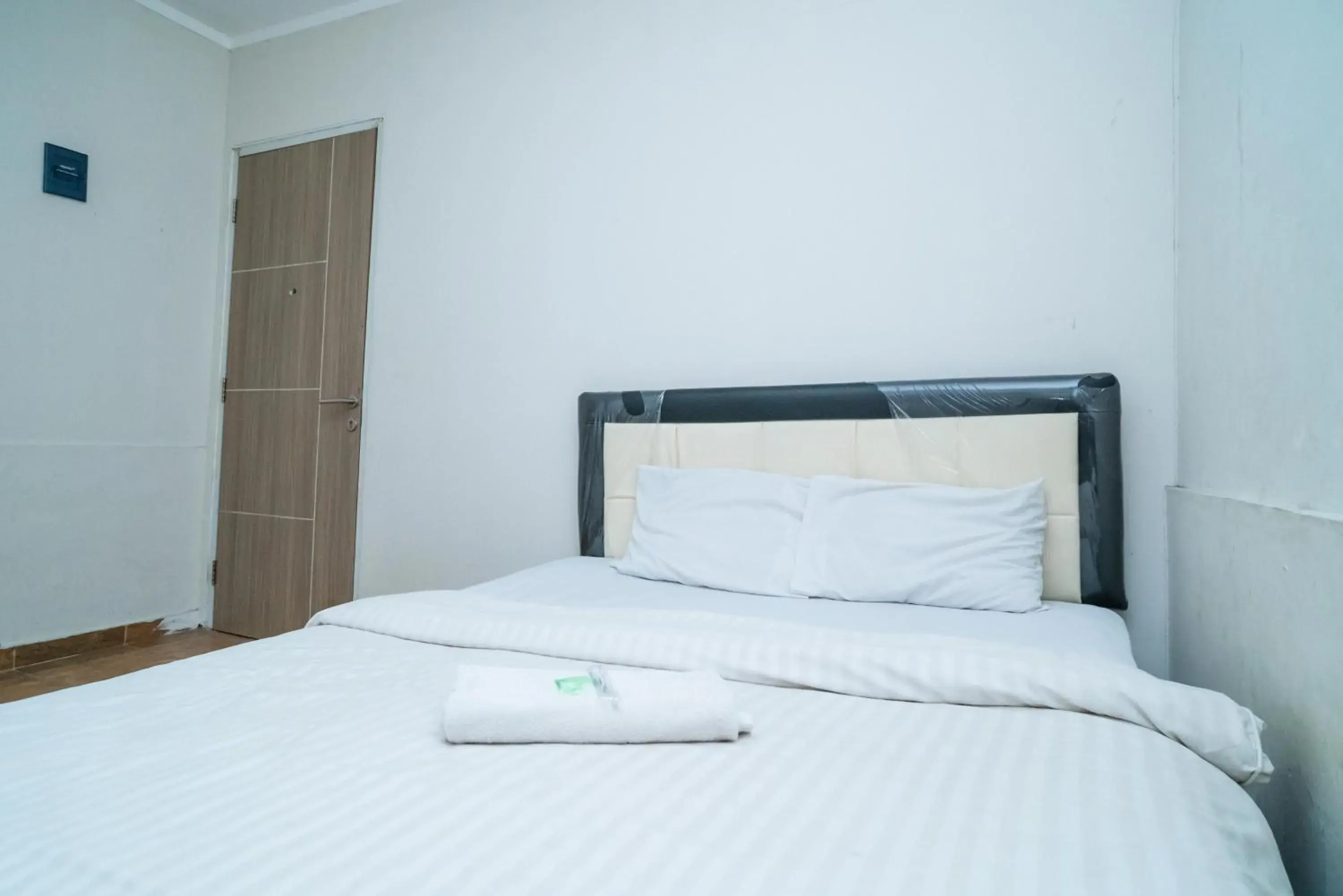 Bed in 77 Guest House Serpong Mitra RedDoorz Bed in 77 Guest House Serpong Mitra RedDoorz