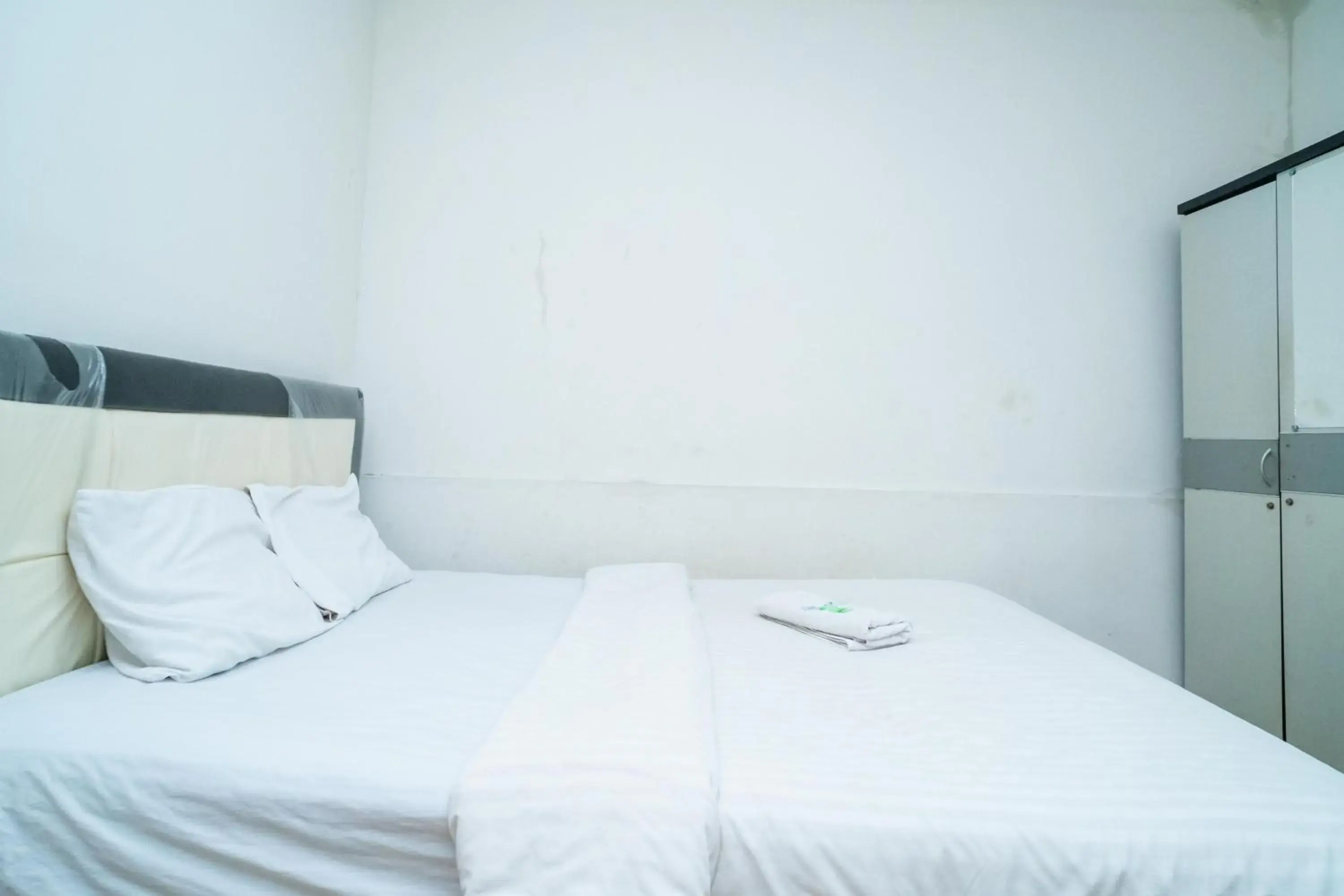 Bed in 77 Guest House Serpong Mitra RedDoorz Bed in 77 Guest House Serpong Mitra RedDoorz