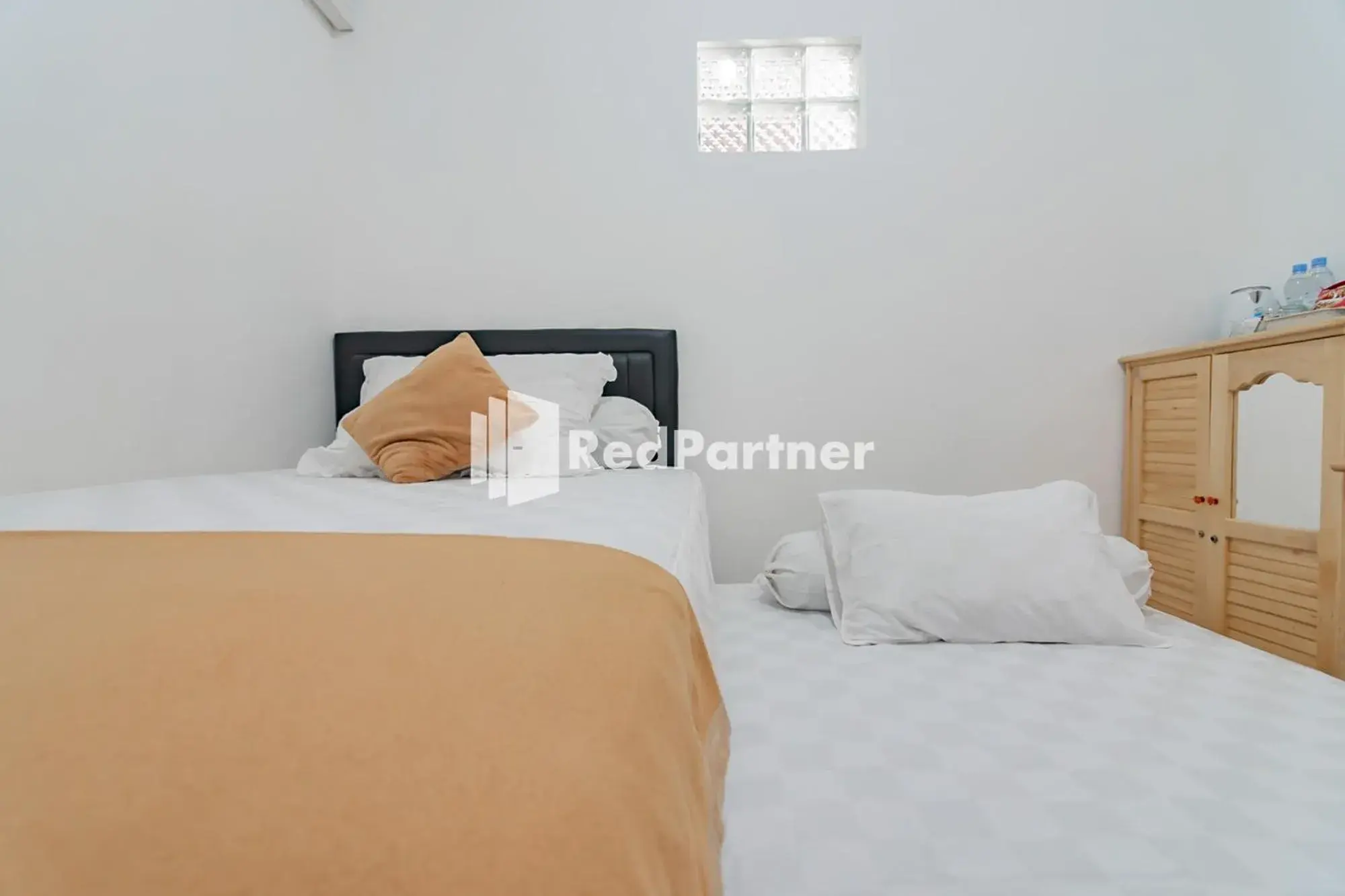 Bedroom, Bed in Langkar Guest House Syariah Mitra RedDoorz Bedroom, Bed in Langkar Guest House Syariah Mitra RedDoorz