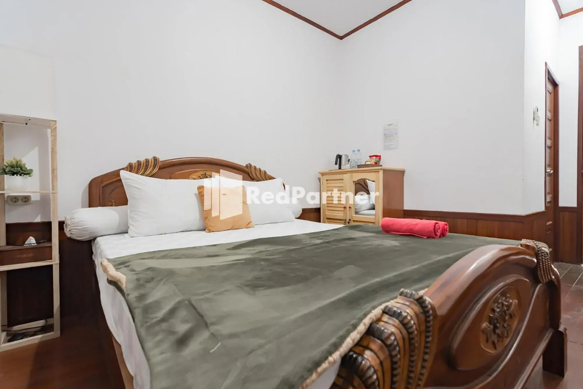 Bedroom, Bed in Langkar Guest House Syariah Mitra RedDoorz Bedroom, Bed in Langkar Guest House Syariah Mitra RedDoorz