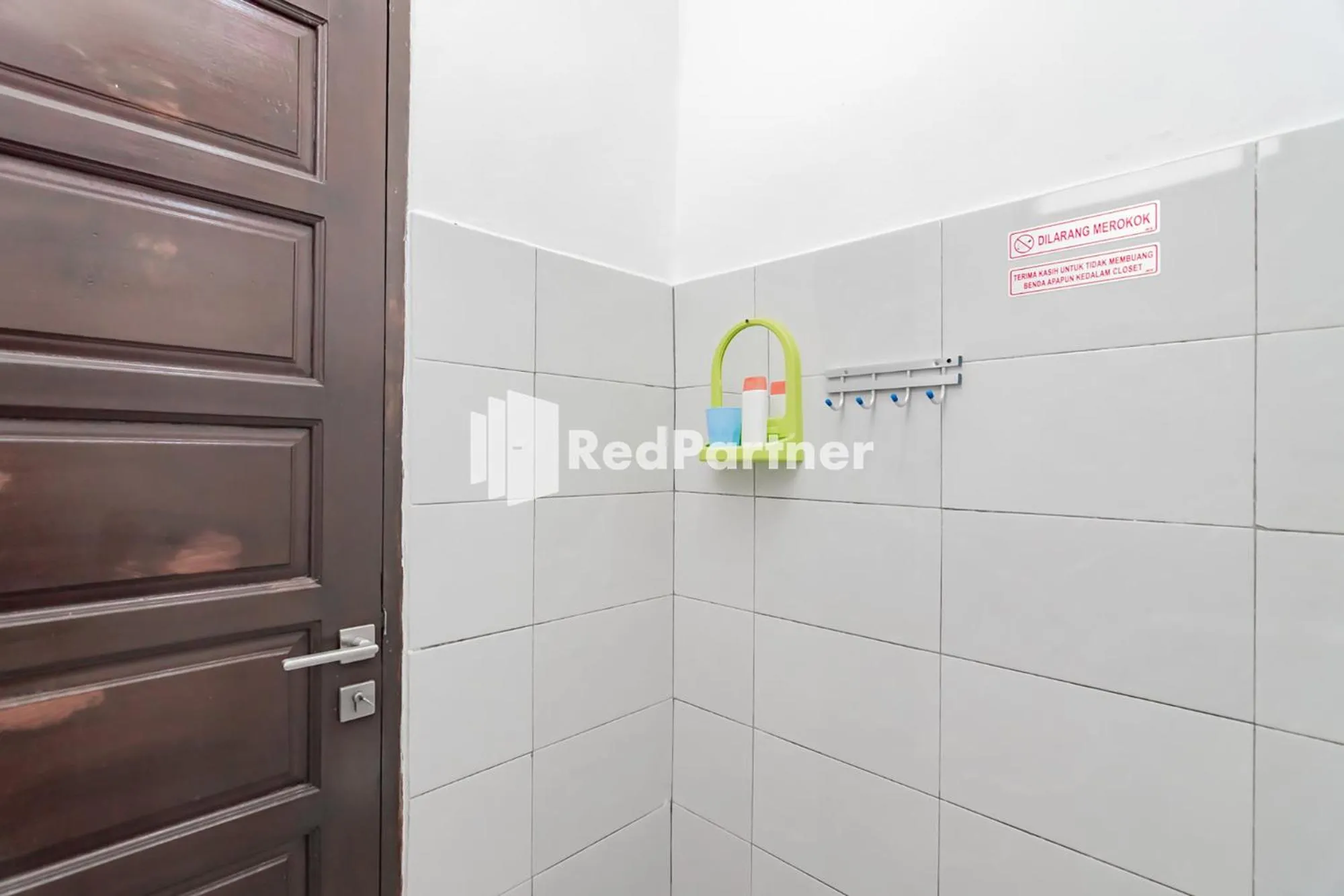 Bathroom in Langkar Guest House Syariah Mitra RedDoorz