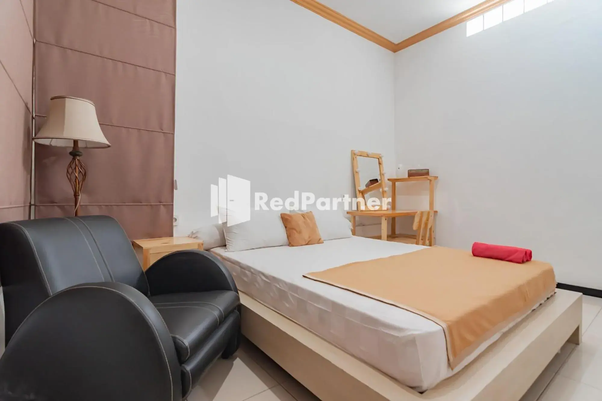 Bedroom, Bed in Langkar Guest House Syariah Mitra RedDoorz Bedroom, Bed in Langkar Guest House Syariah Mitra RedDoorz