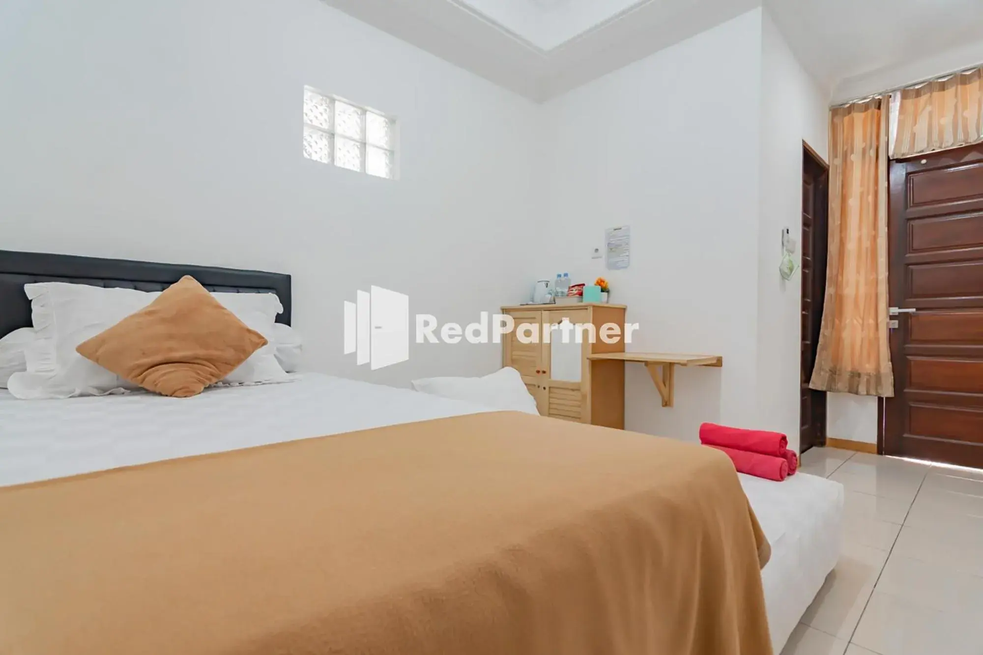 Bedroom, Bed in Langkar Guest House Syariah Mitra RedDoorz Bedroom, Bed in Langkar Guest House Syariah Mitra RedDoorz