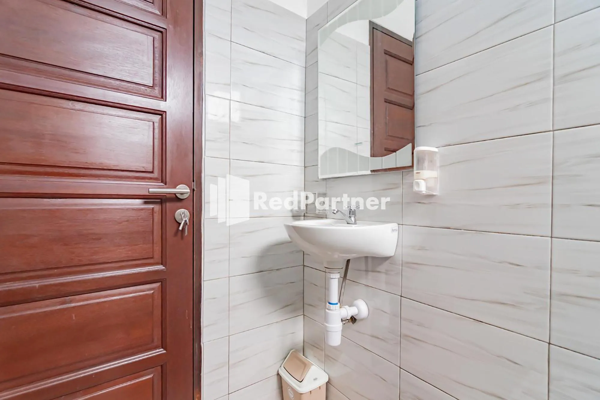 Bathroom in Langkar Guest House Syariah Mitra RedDoorz