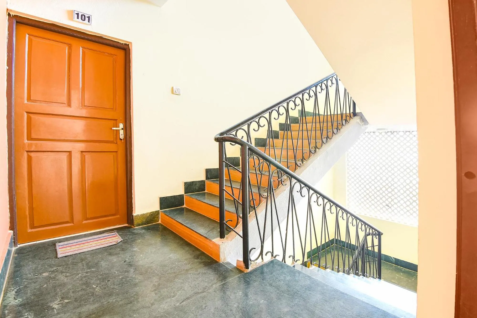 Lobby or reception in FabHotel Benz Destination - 700m Candolim Beach