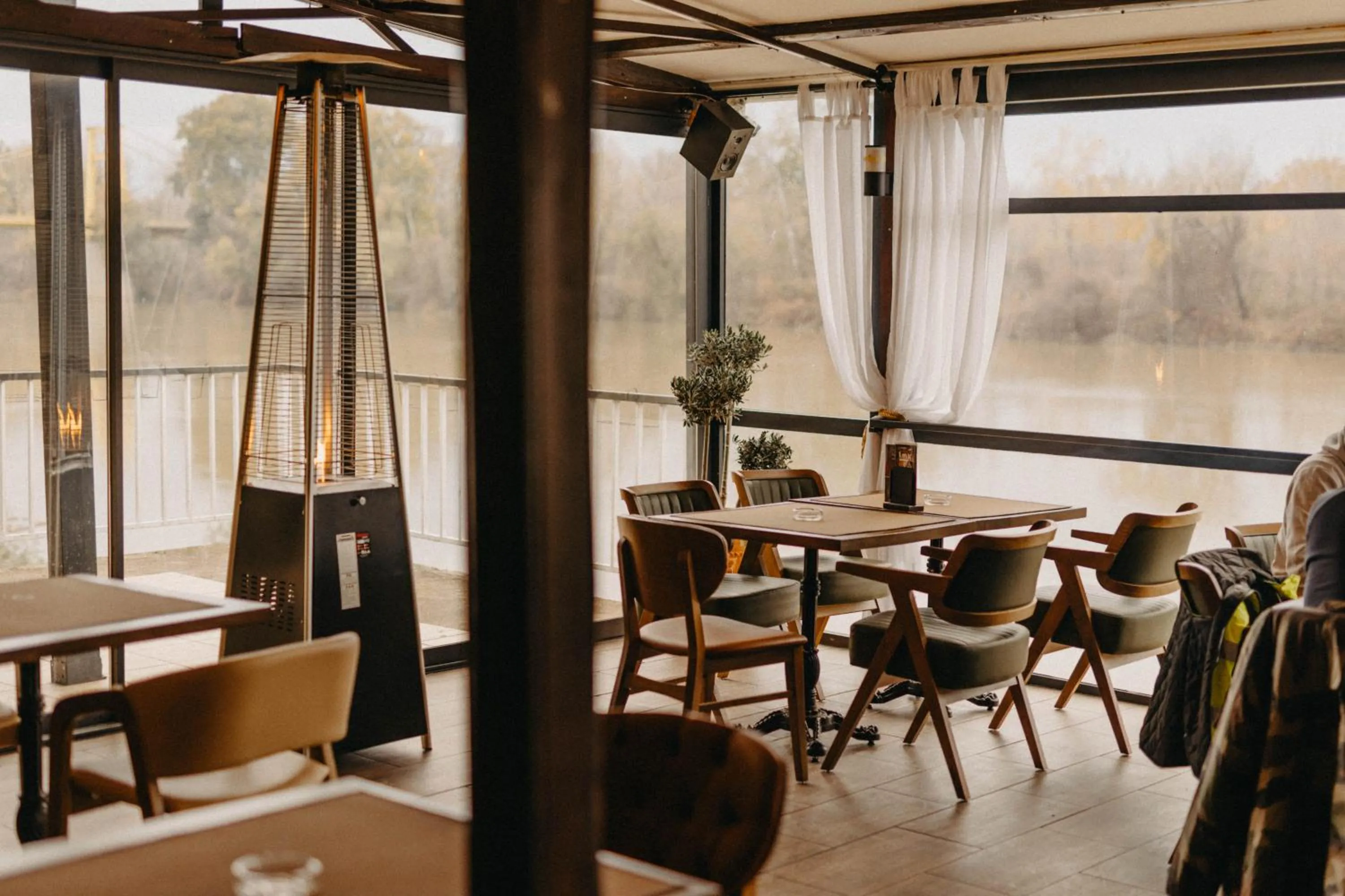 Restaurant/places to eat in Restoran Lovac