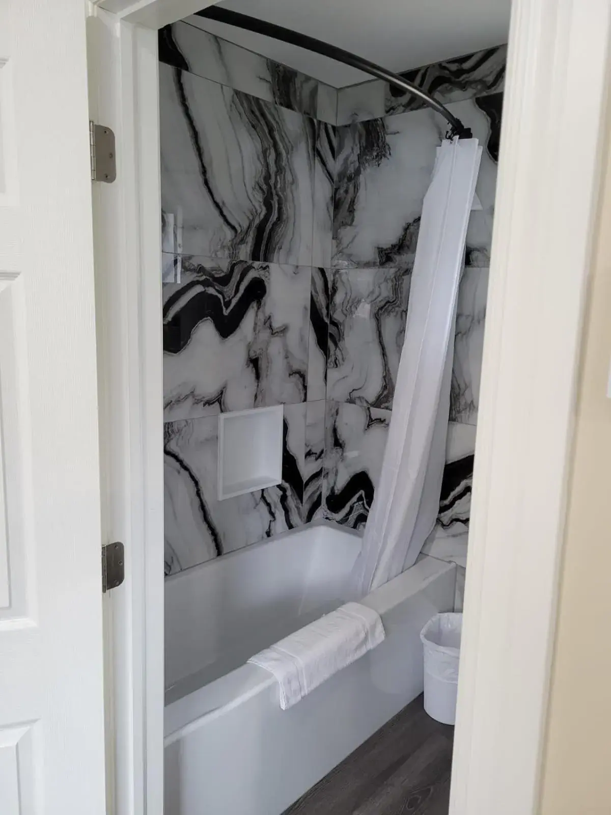 Queen Room in Pine Motel Queen Room in Pine Motel