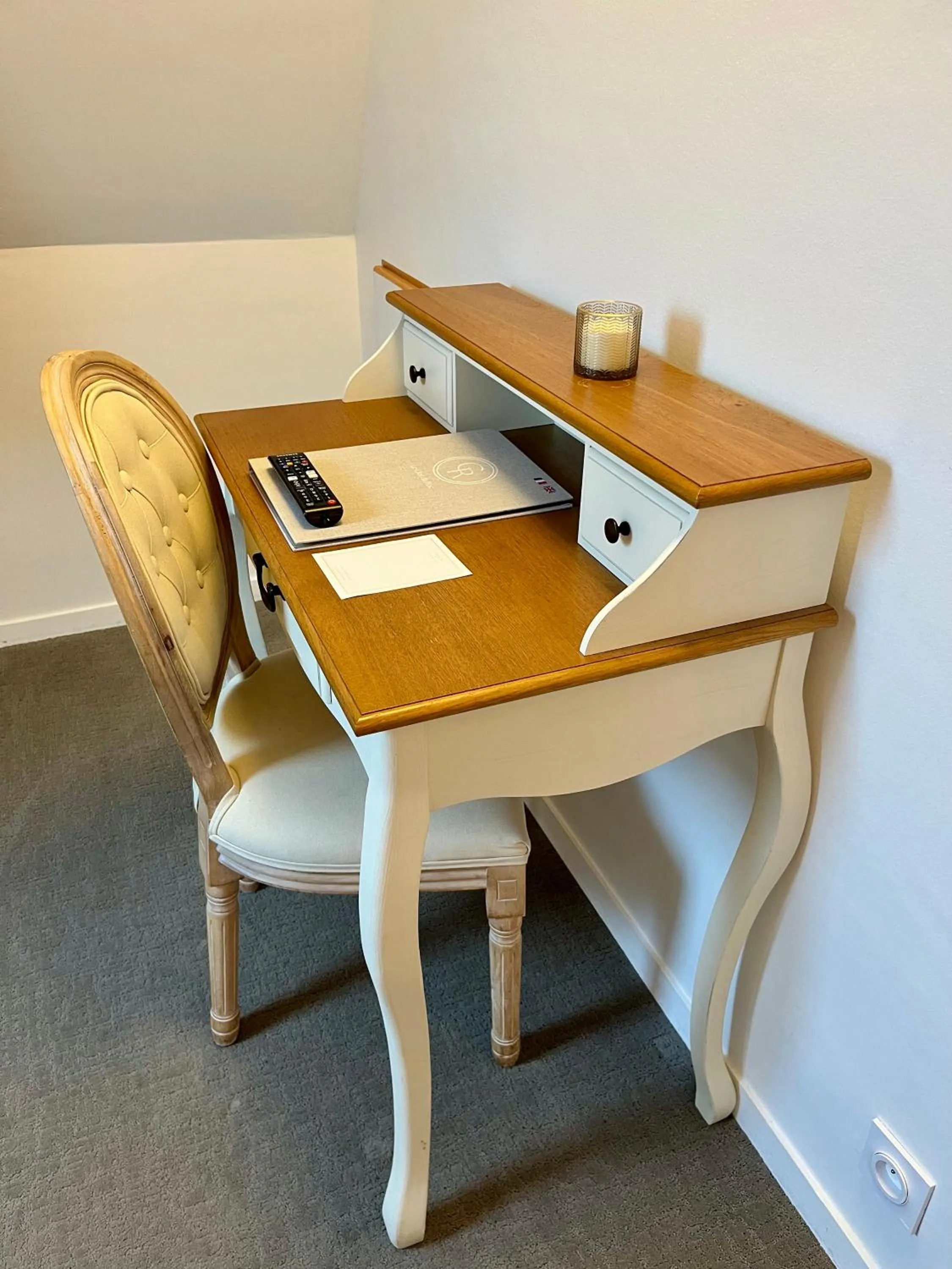 Seating area in Le Clos du Roc