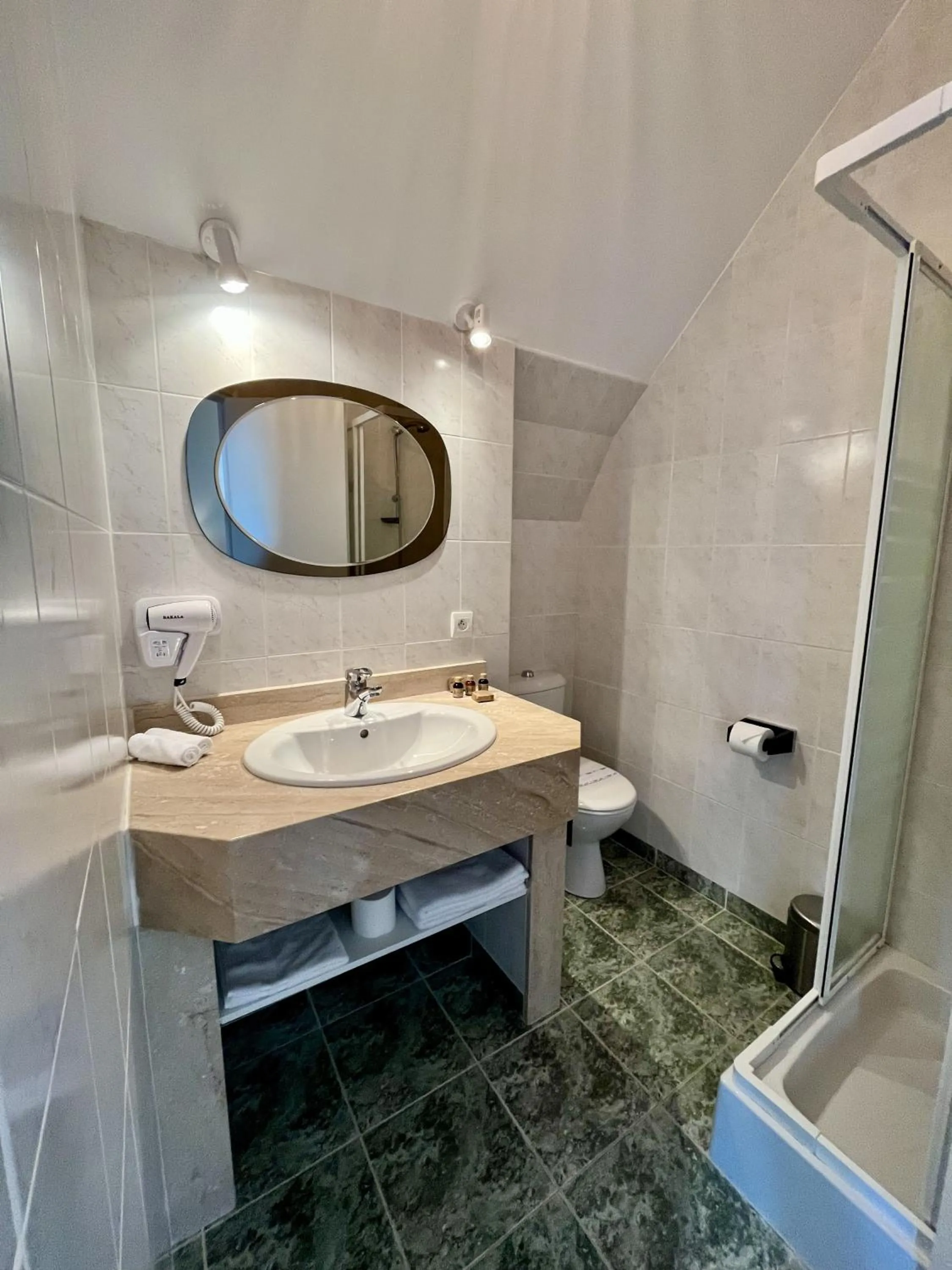 Shower in Le Clos du Roc