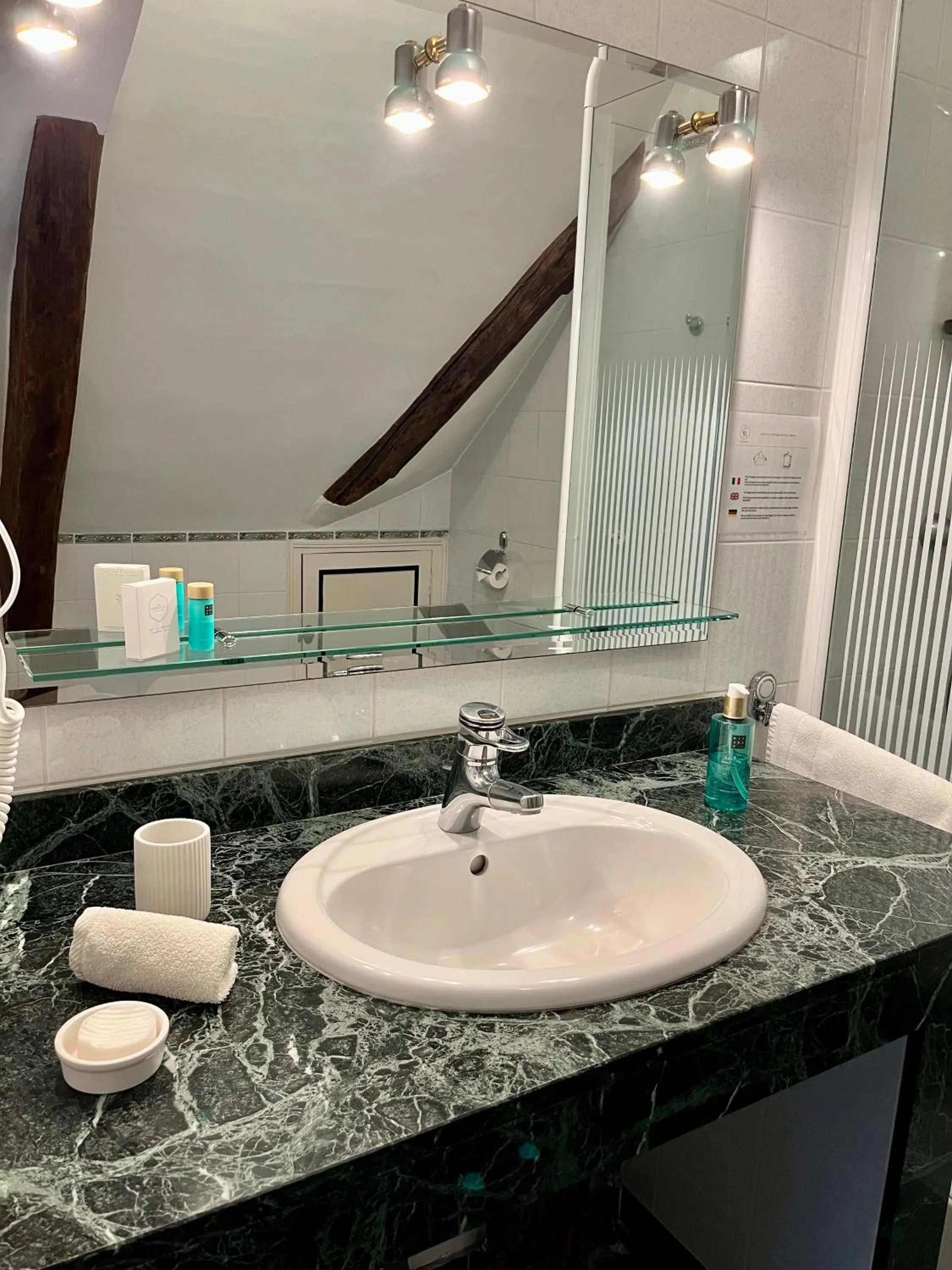 Shower in Le Clos du Roc