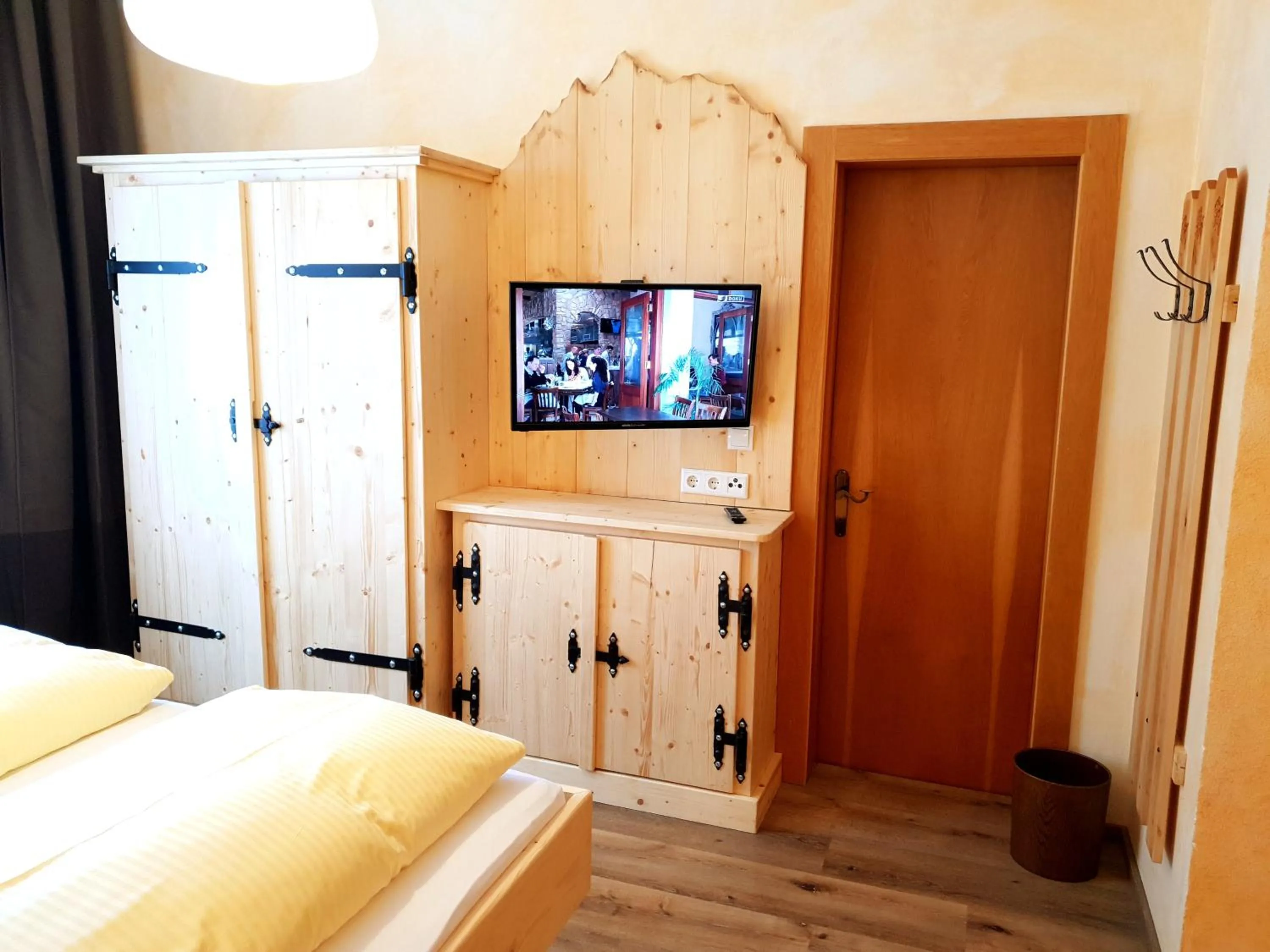 TV and multimedia, Bed in Bergfrieden Leutasch/Seefeld