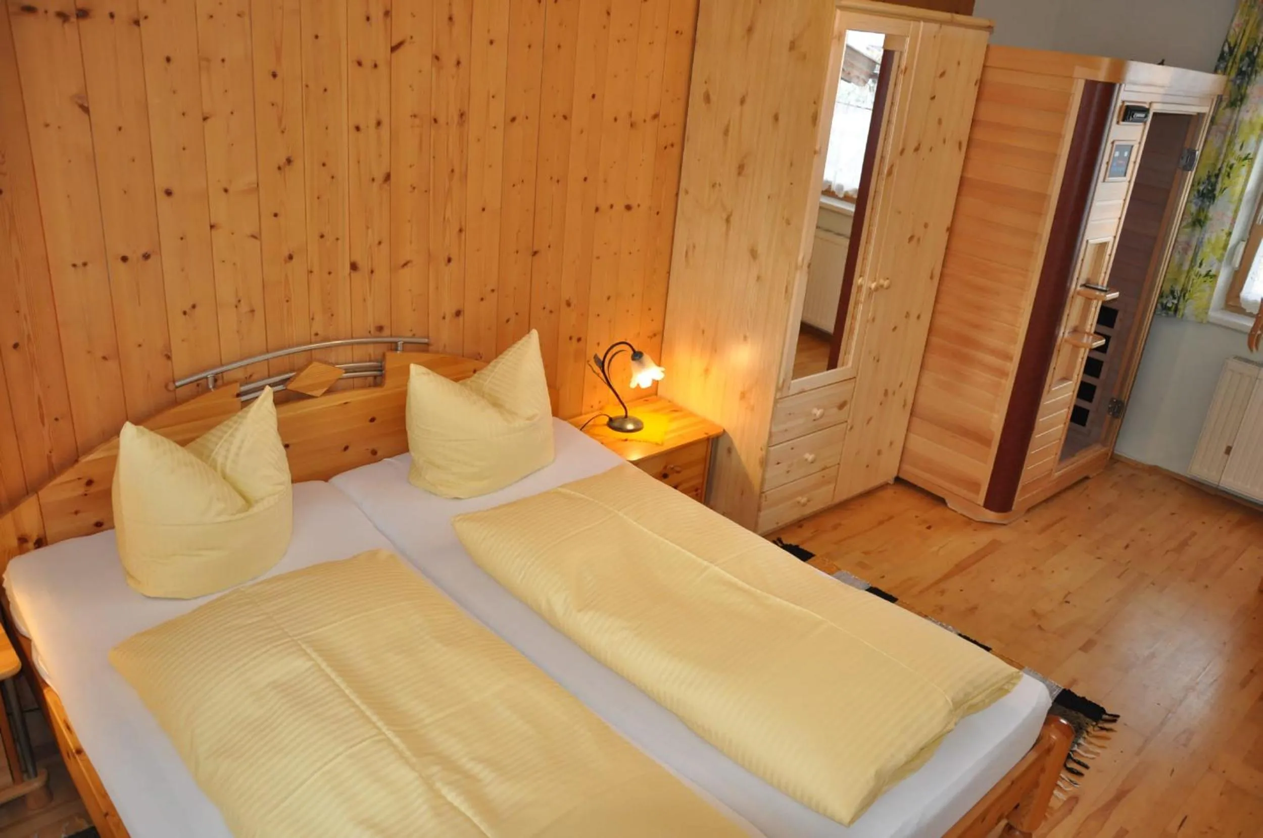 Photo of the whole room, Bed in Bergfrieden Leutasch/Seefeld