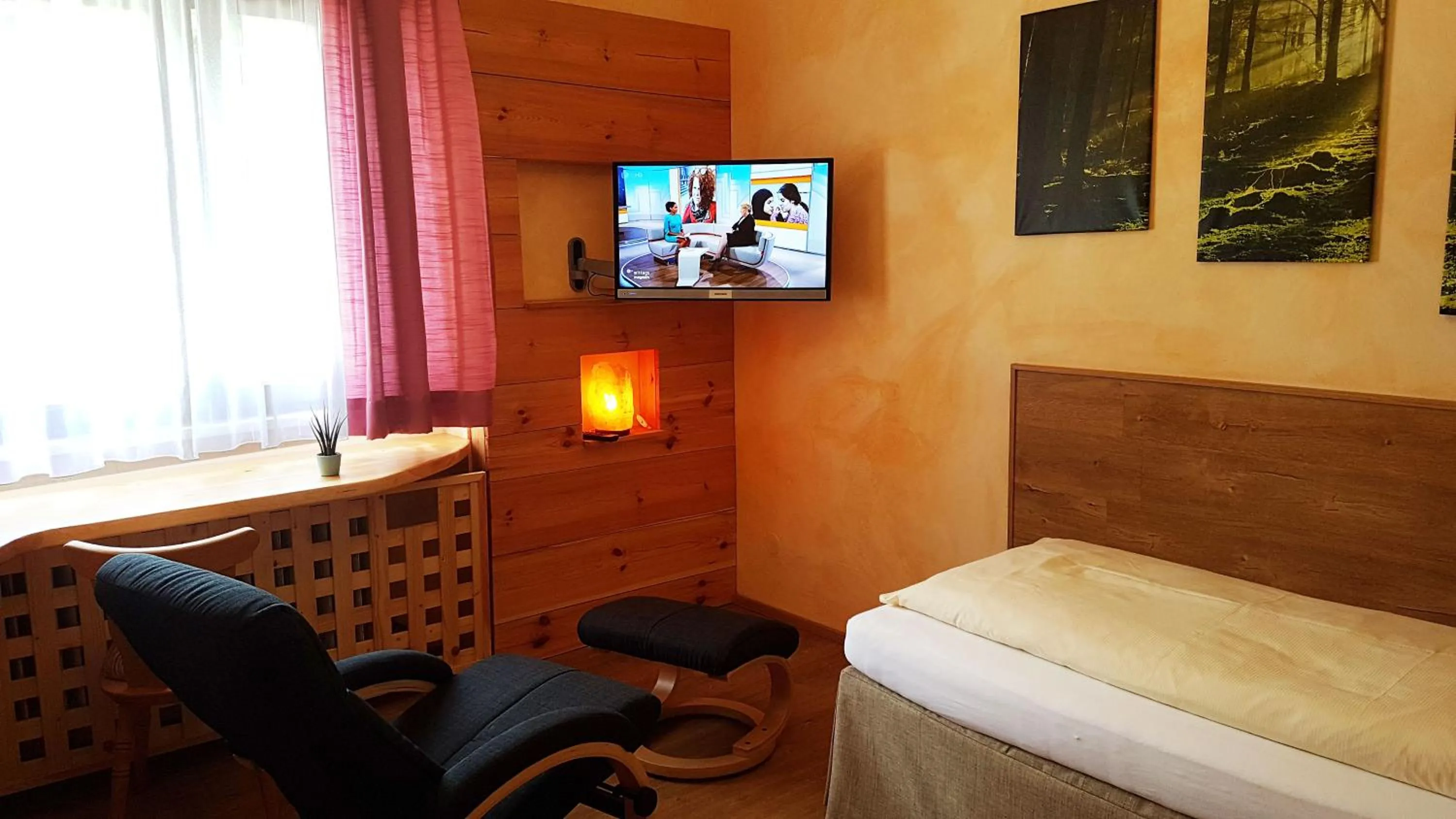 TV and multimedia, Bed in Bergfrieden Leutasch/Seefeld
