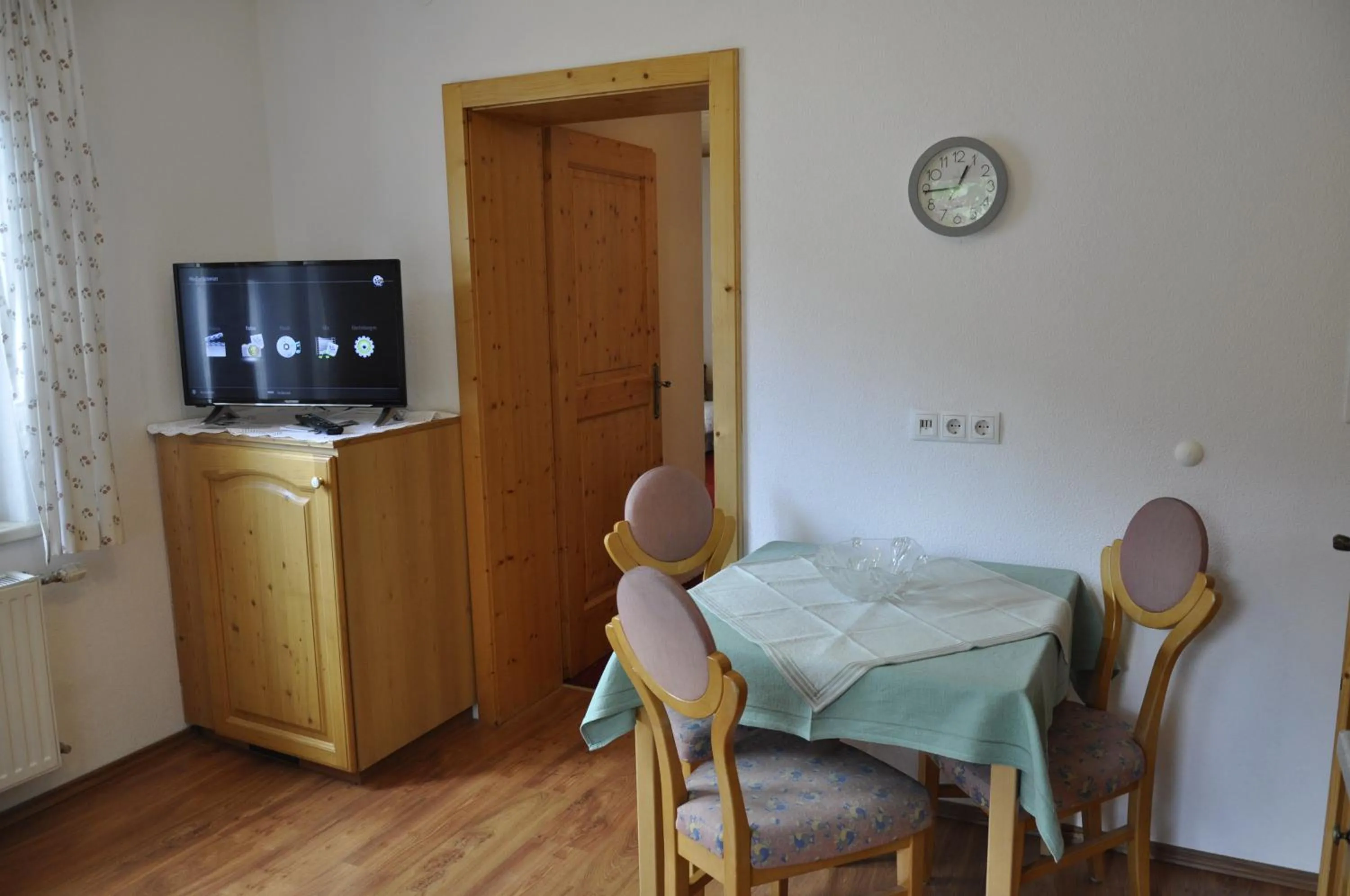 Dining area in Bergfrieden Leutasch/Seefeld